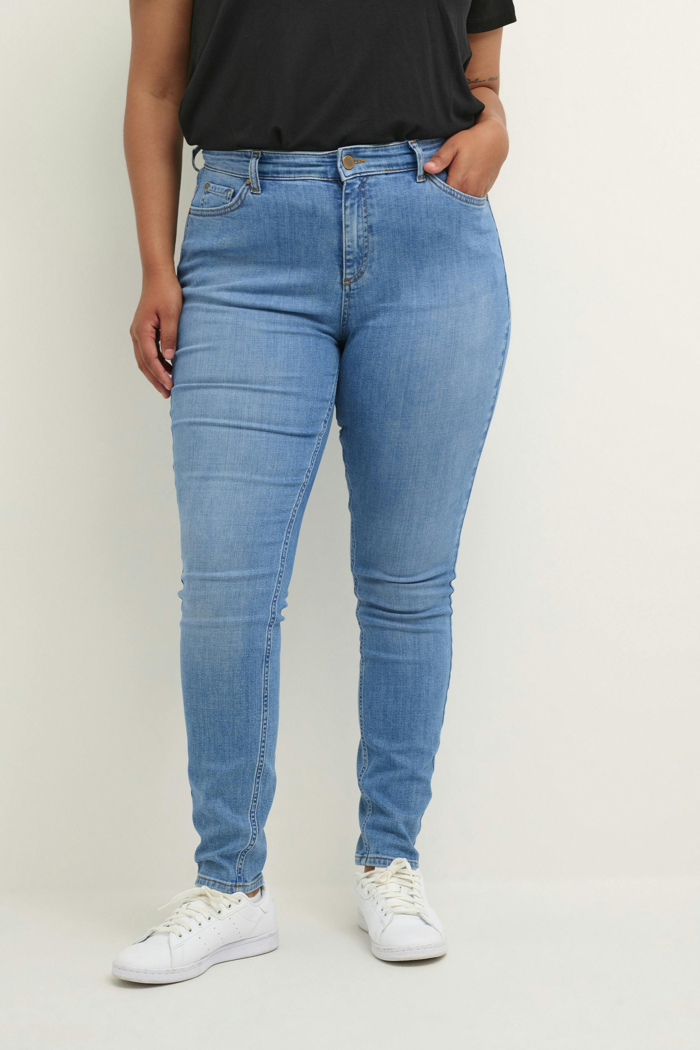 KCena Jeans LOOKBOOK FRONT 10581422-103169