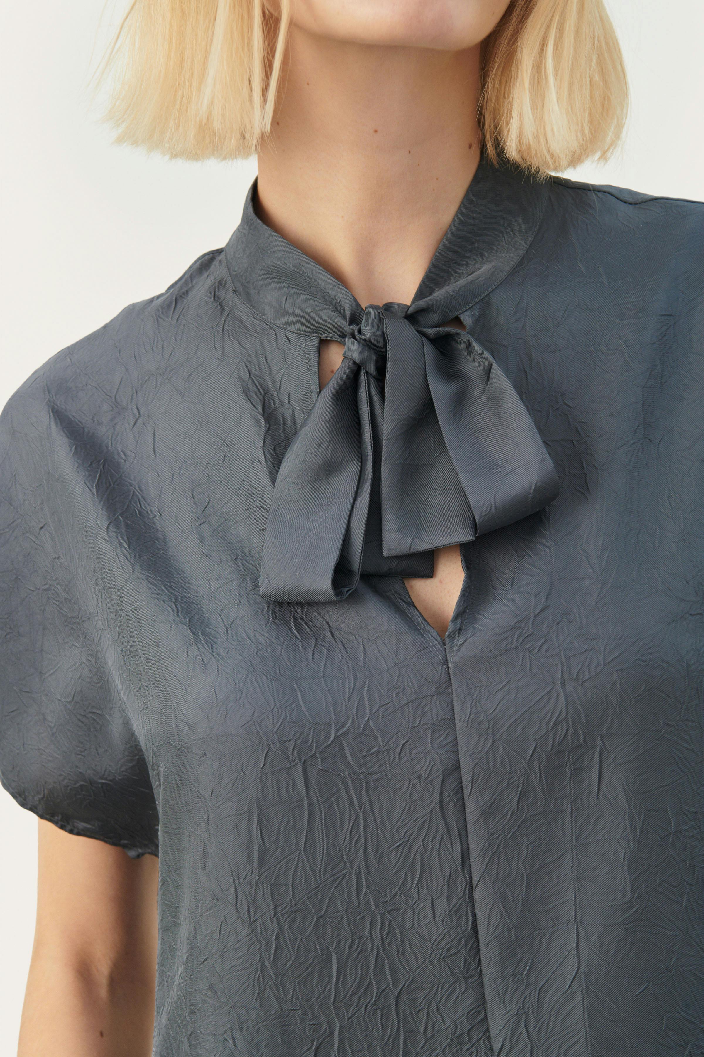 EstefaniaPW Short-sleeved blouse with a bow LOOKBOOK DETAIL 30308490-194215