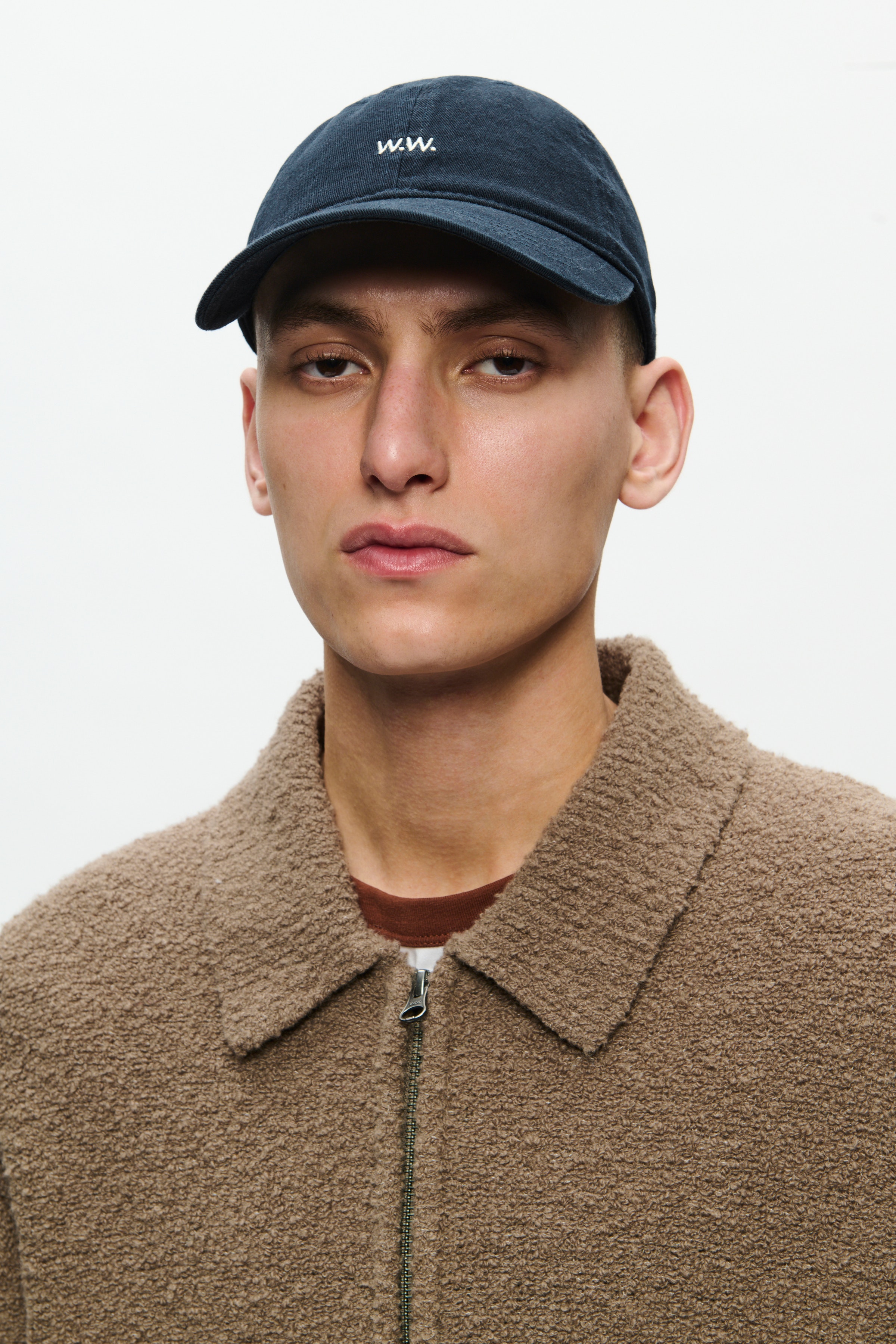 WWW.W.cap Kappe LOOKBOOK DETAIL 30251641-194011