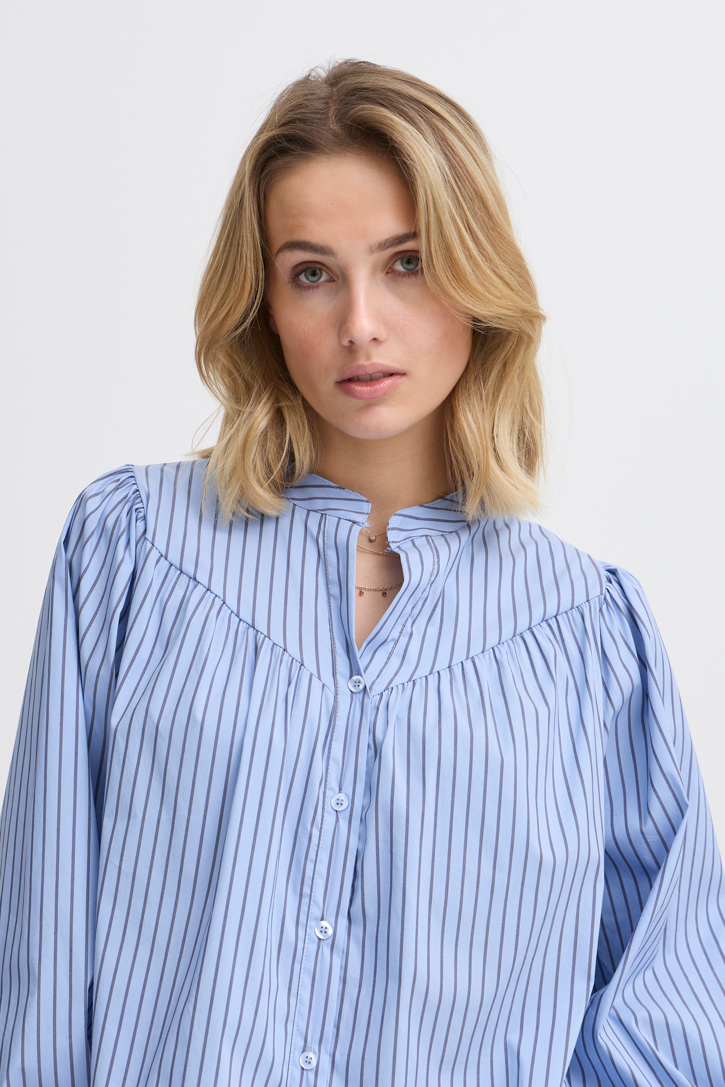 SBGISU Bluse LOOKBOOK DETAIL 22100909-203403