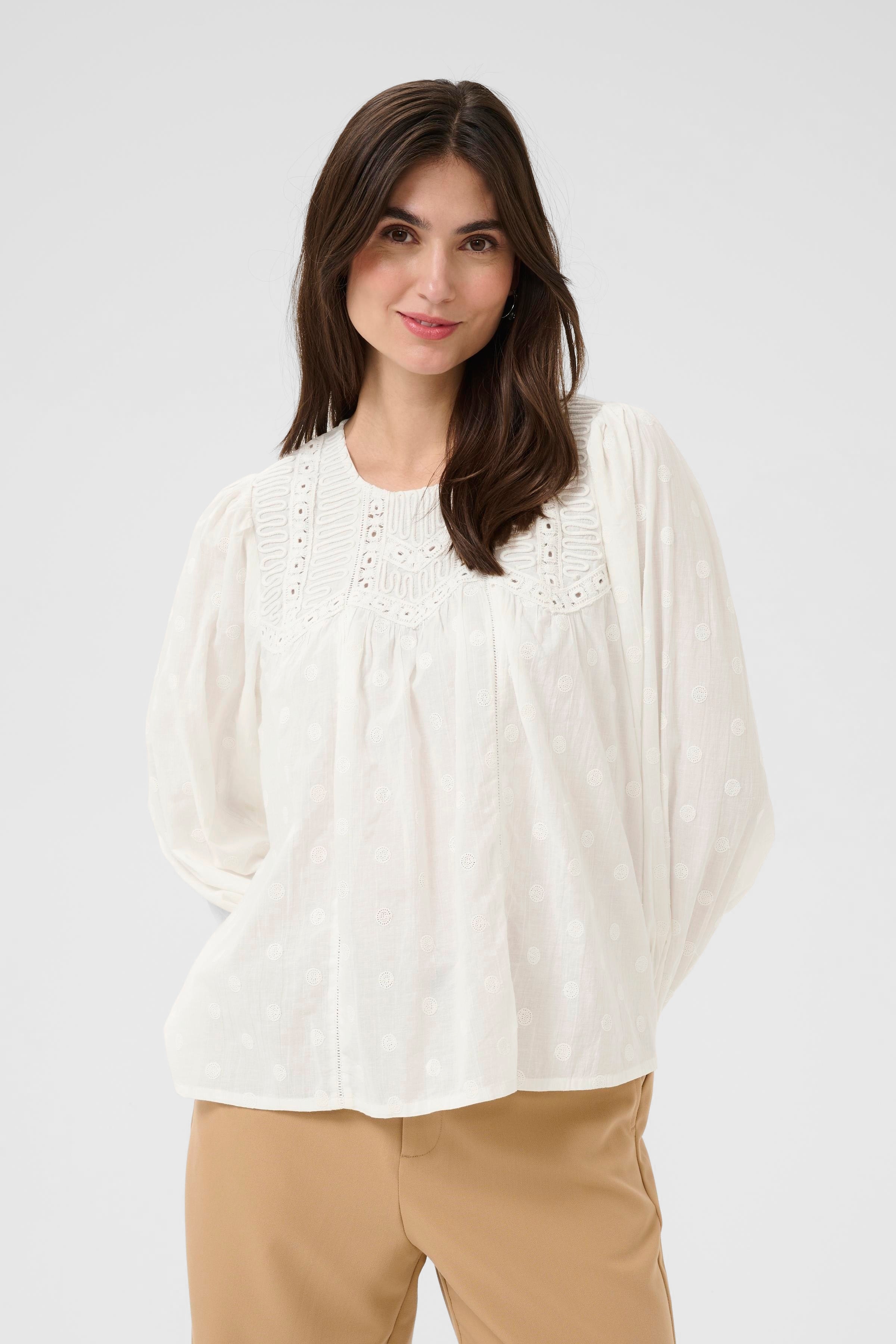 CUlena Bluse LOOKBOOK FRONT 50112136-500013