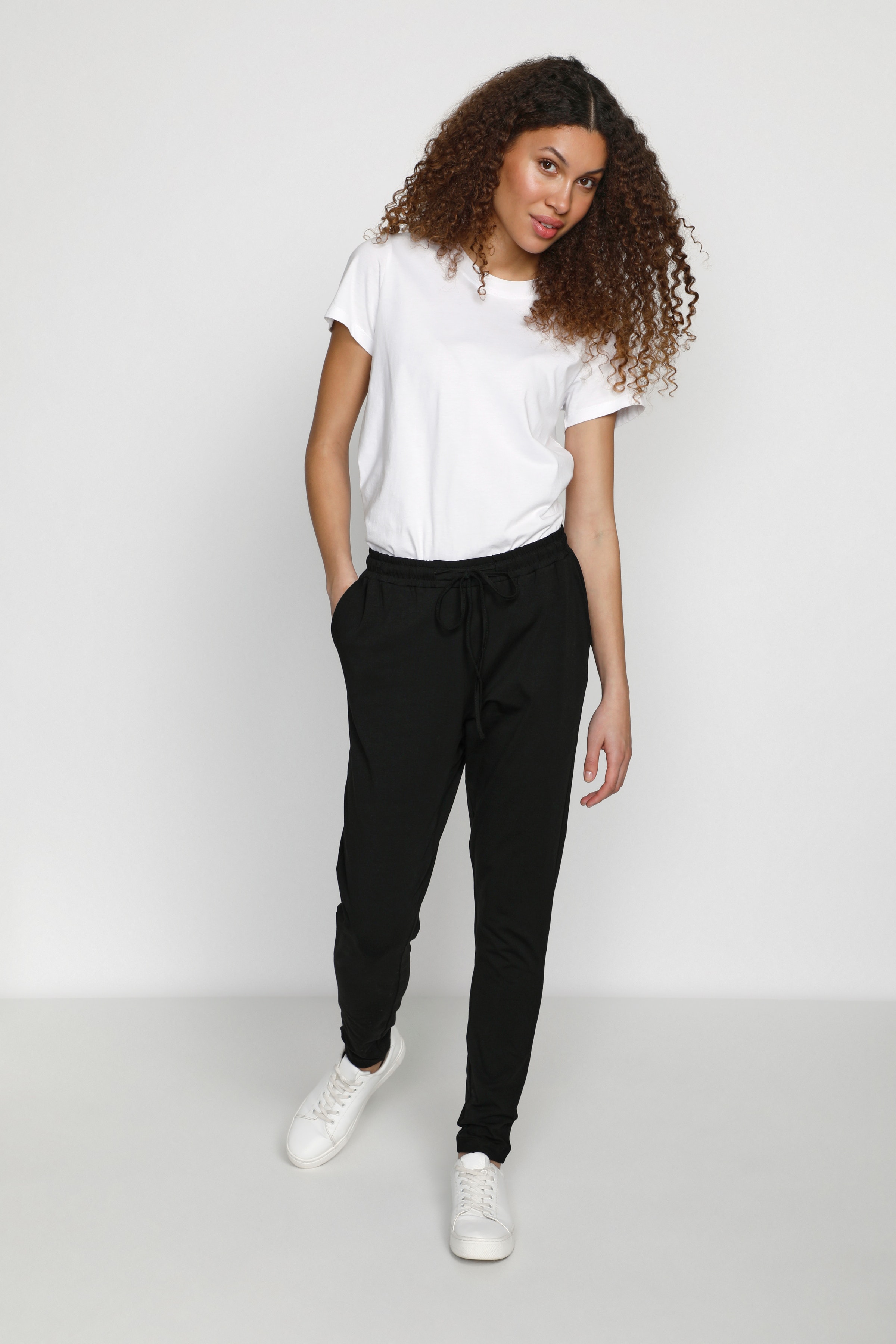 Linda Bukser LOOKBOOK FRONT 10550279-50600