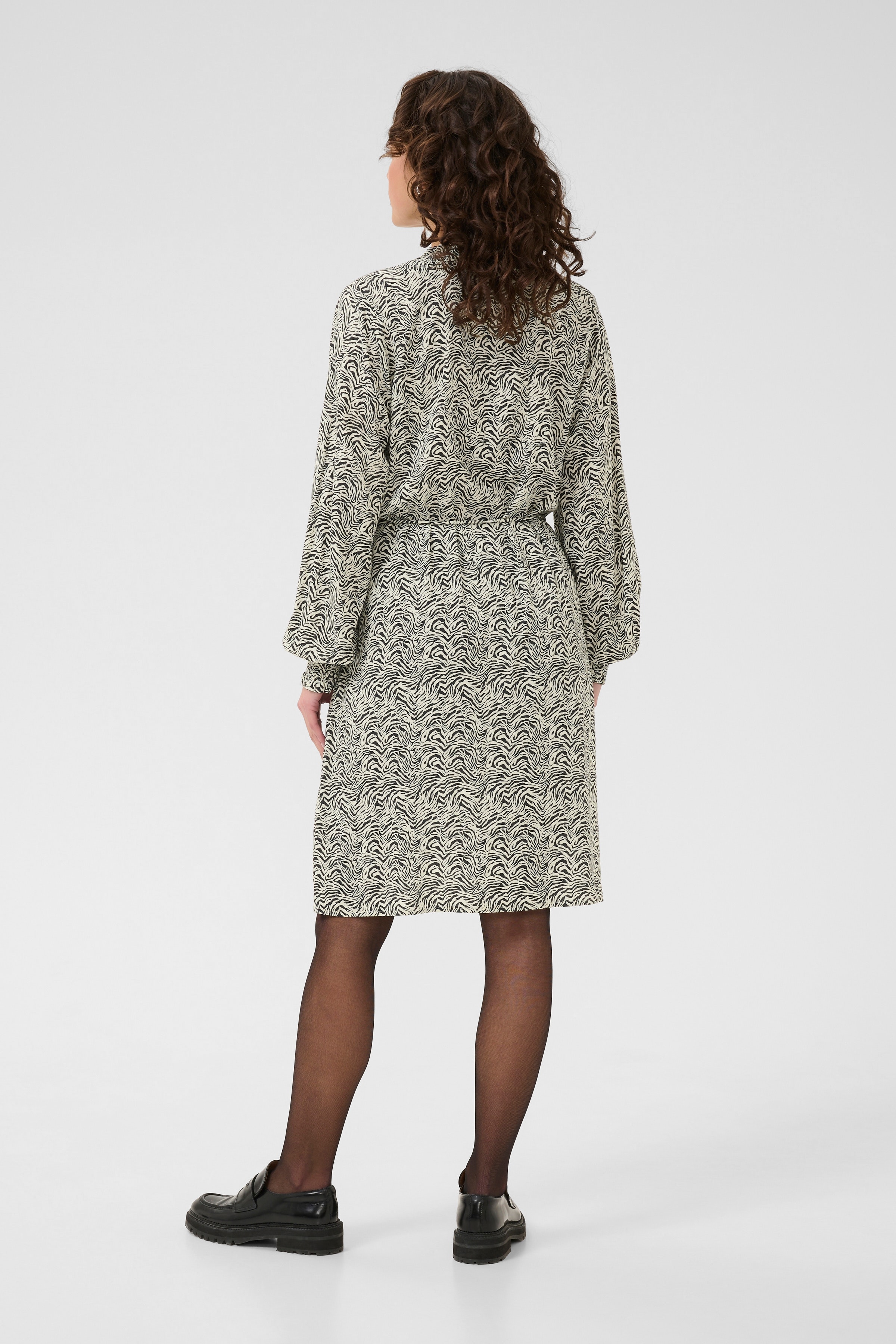 KAmiriam Kjole LOOKBOOK BACK 10510550-108215
