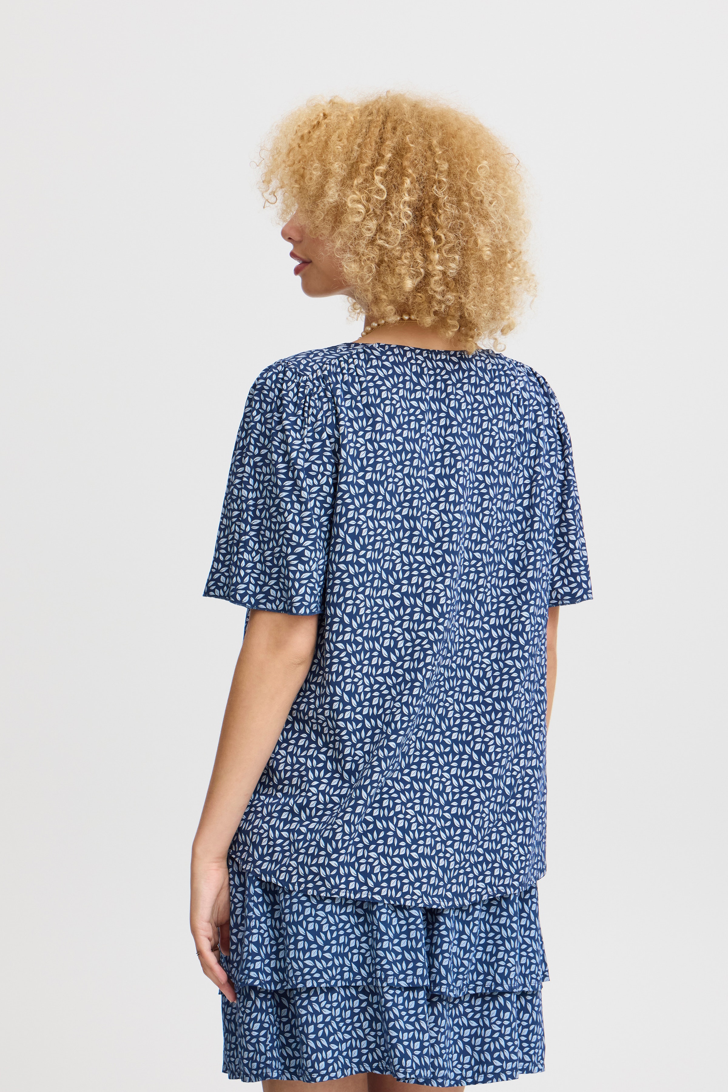 SBGINA Bluse LOOKBOOK BACK 22100632-193923
