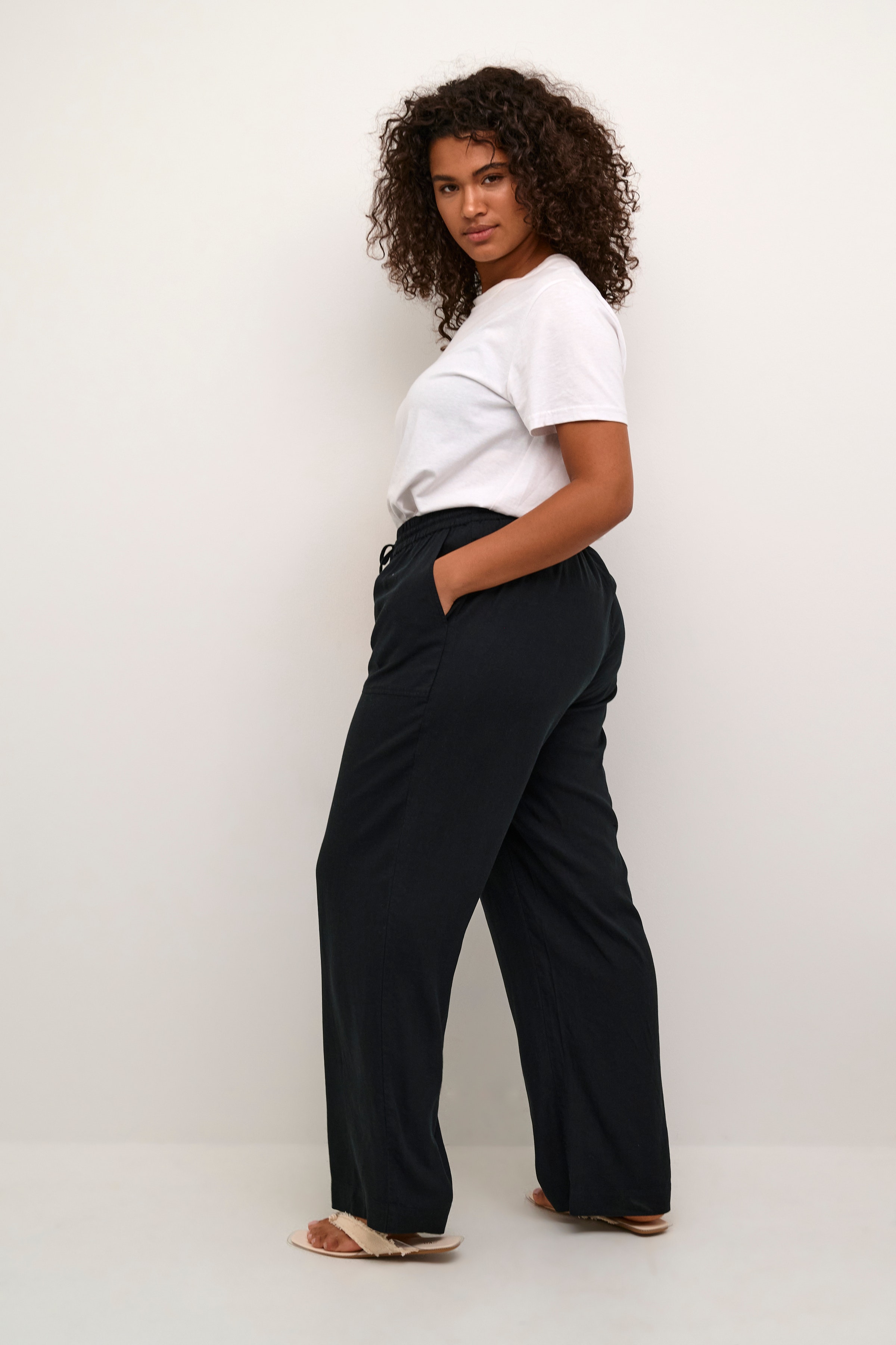 KCmille Trousers LOOKBOOK BACK 10582220-100121