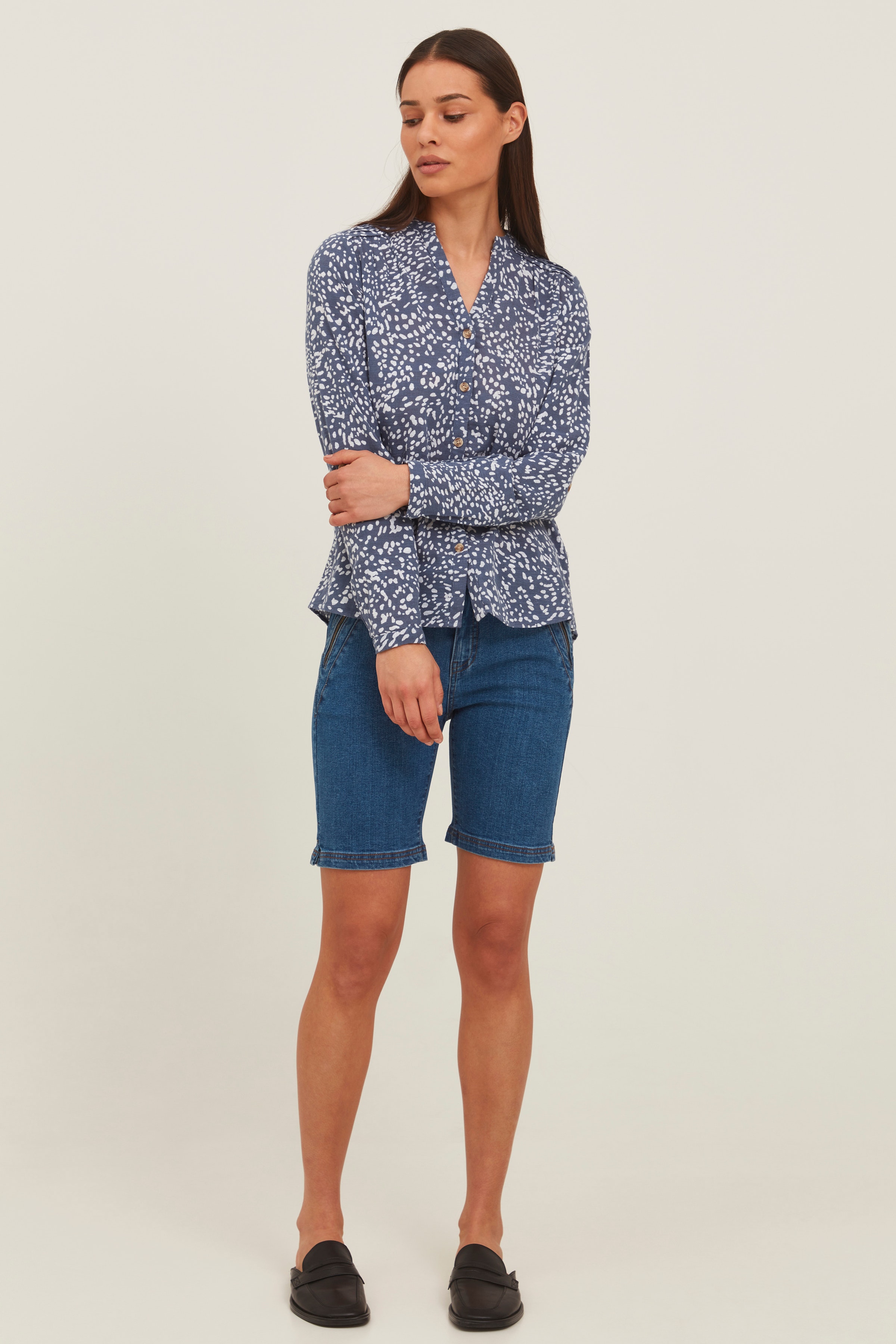 Blouse with short sleeve LOOKBOOK FRONT 20609688-200971