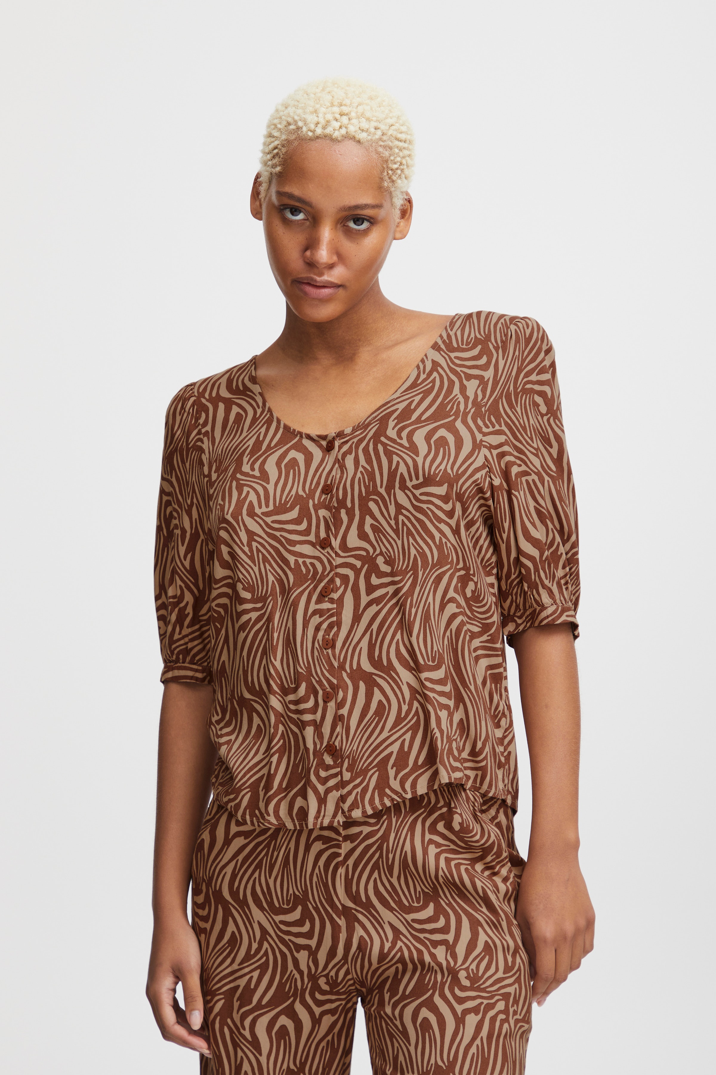 IHRITA Bluse LOOKBOOK FRONT 20118885-201993