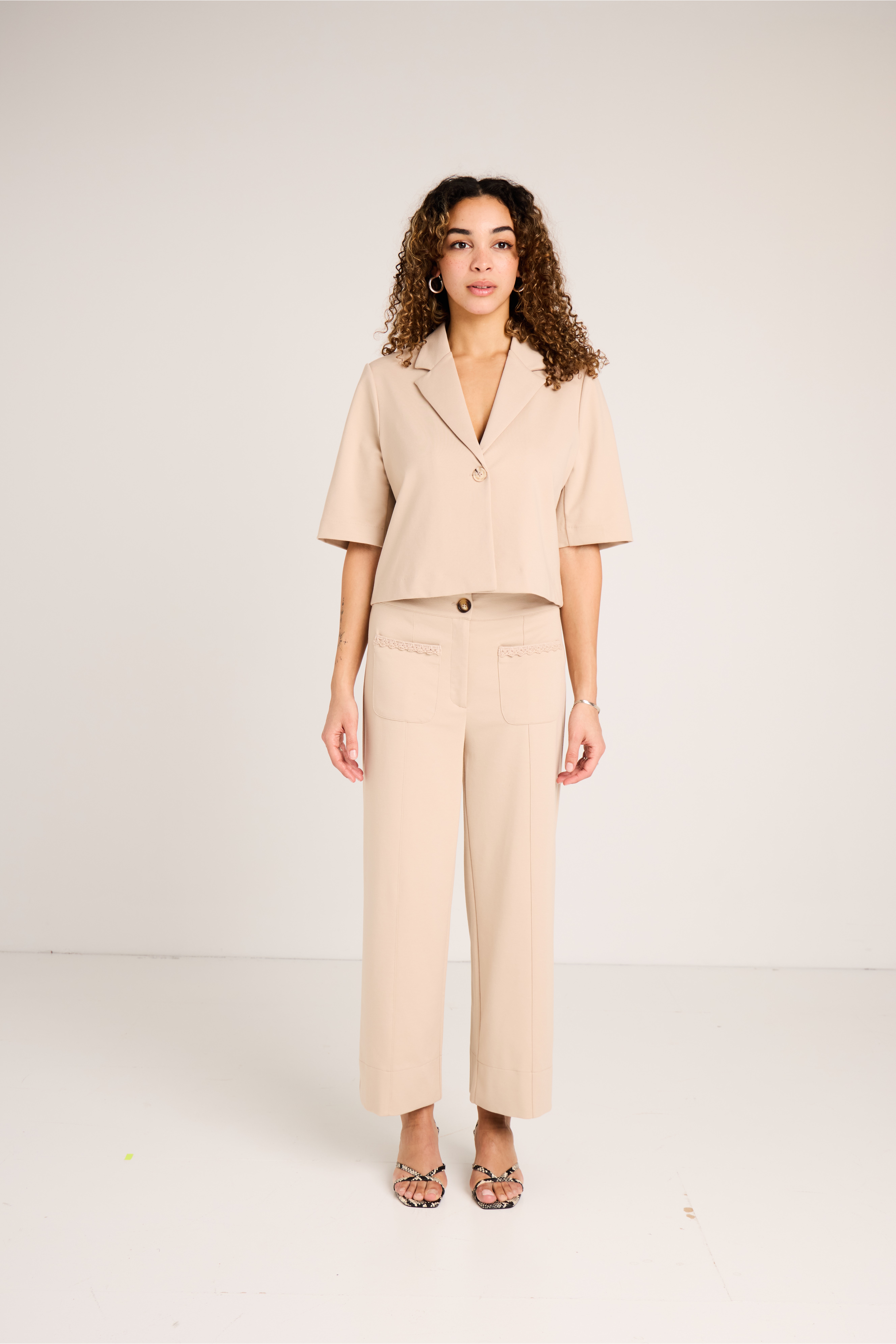 IHKATE CROPPED Blazer LOCATION NONE 20123679-151308