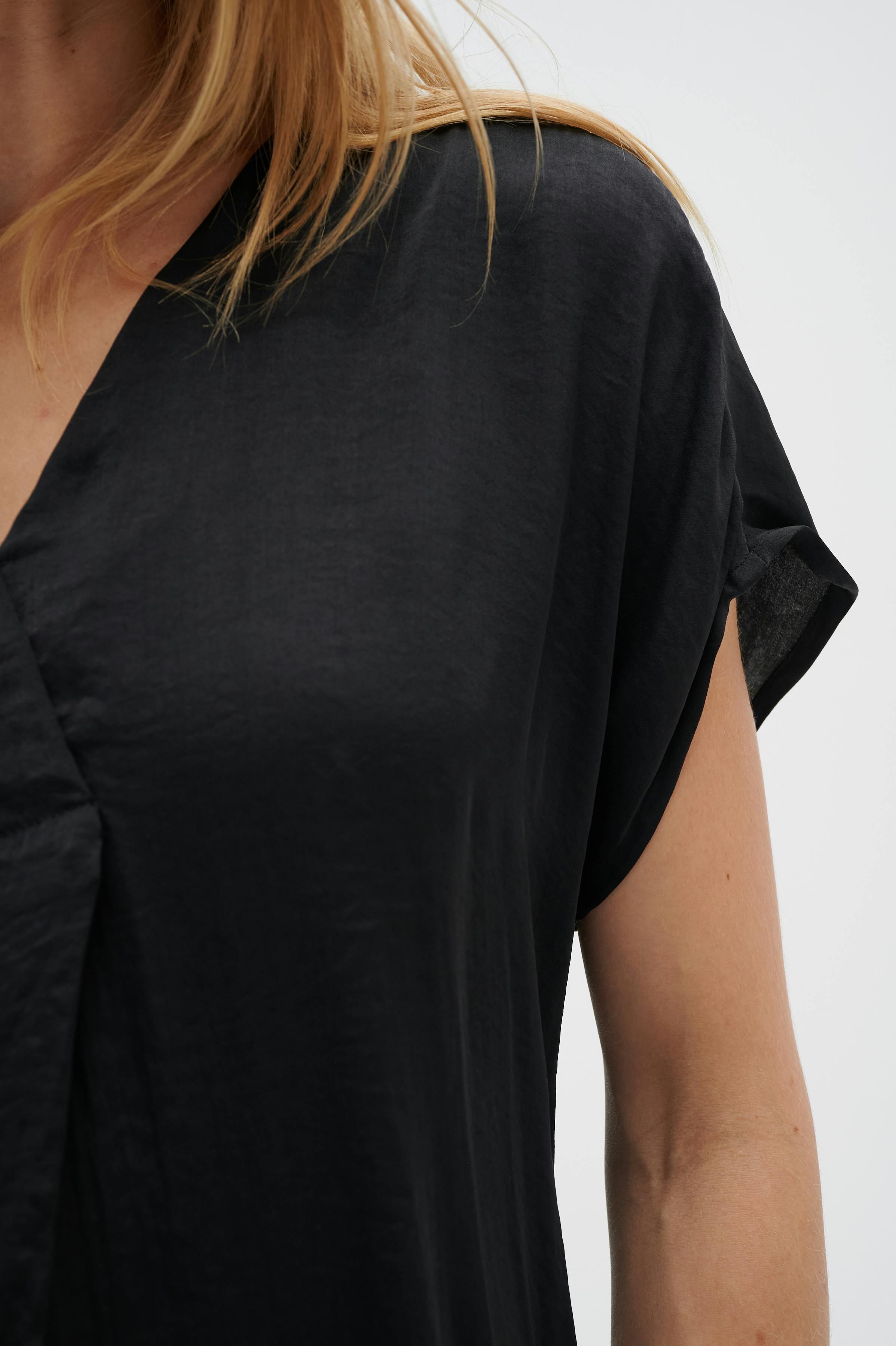 RindaIW Top LOOKBOOK DETAIL 30105188-10050