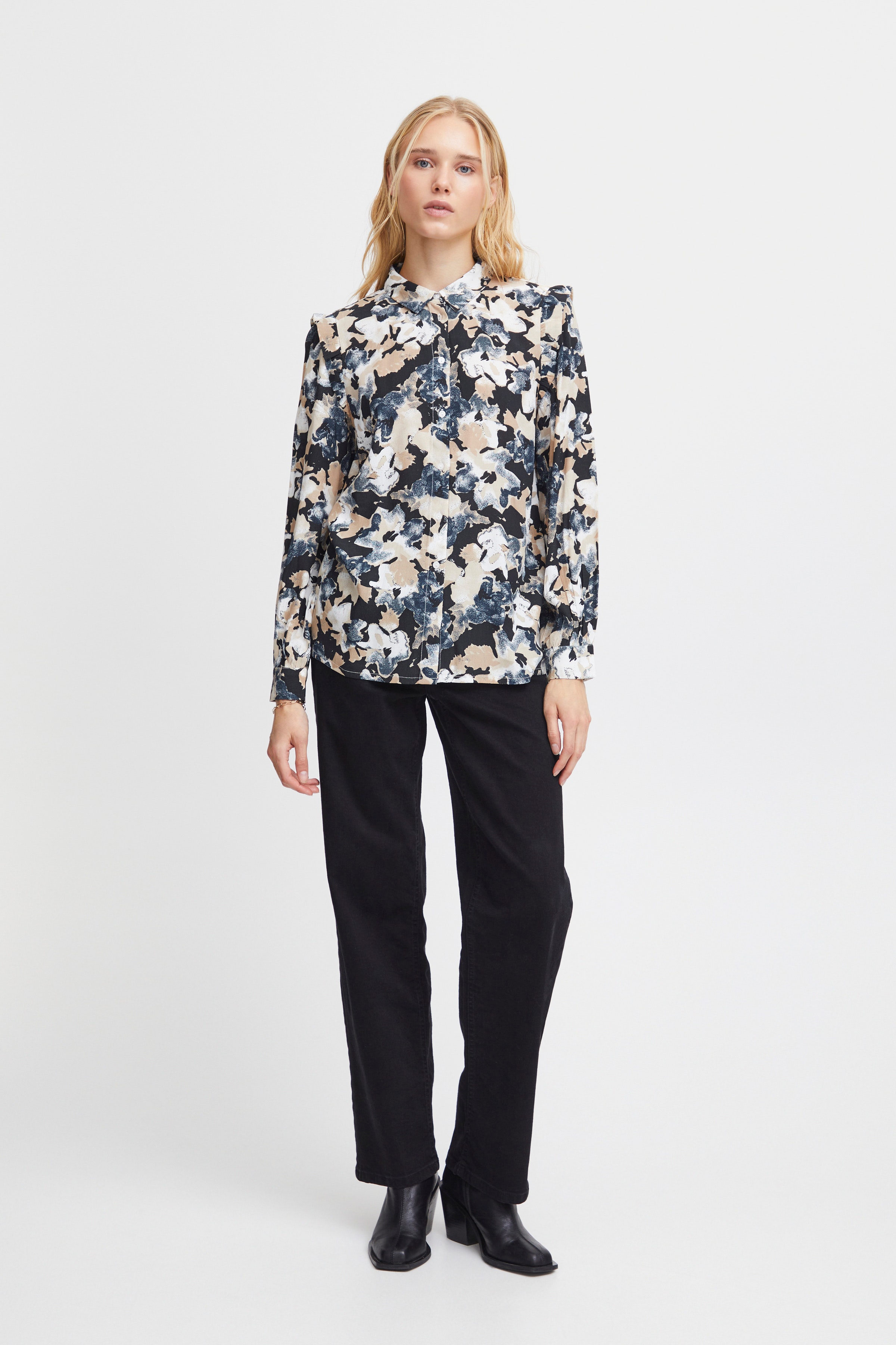 IHGANAVA Skjorte LOOKBOOK FRONT 20120379-202749