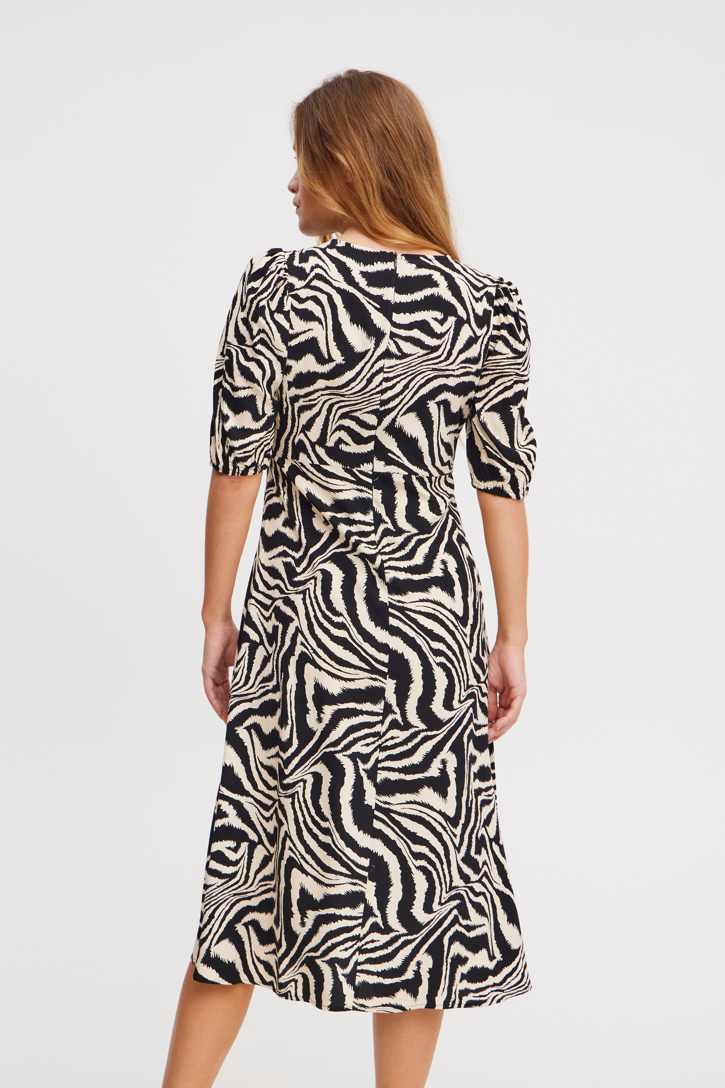 PZNELLY Kjole LOOKBOOK FRONT 50208110-203808