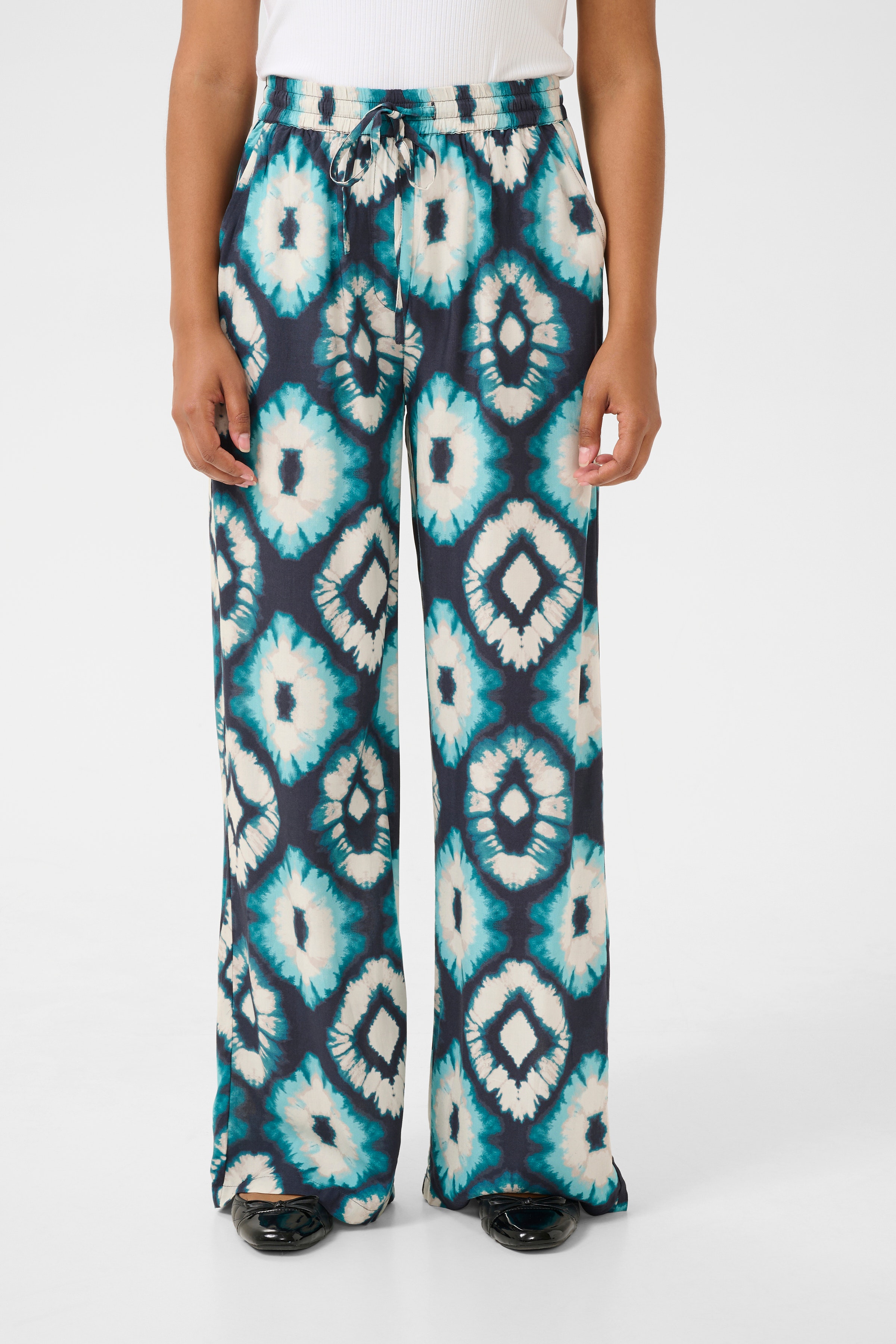 CRTiah Hose LOOKBOOK FRONT 10611497-107522