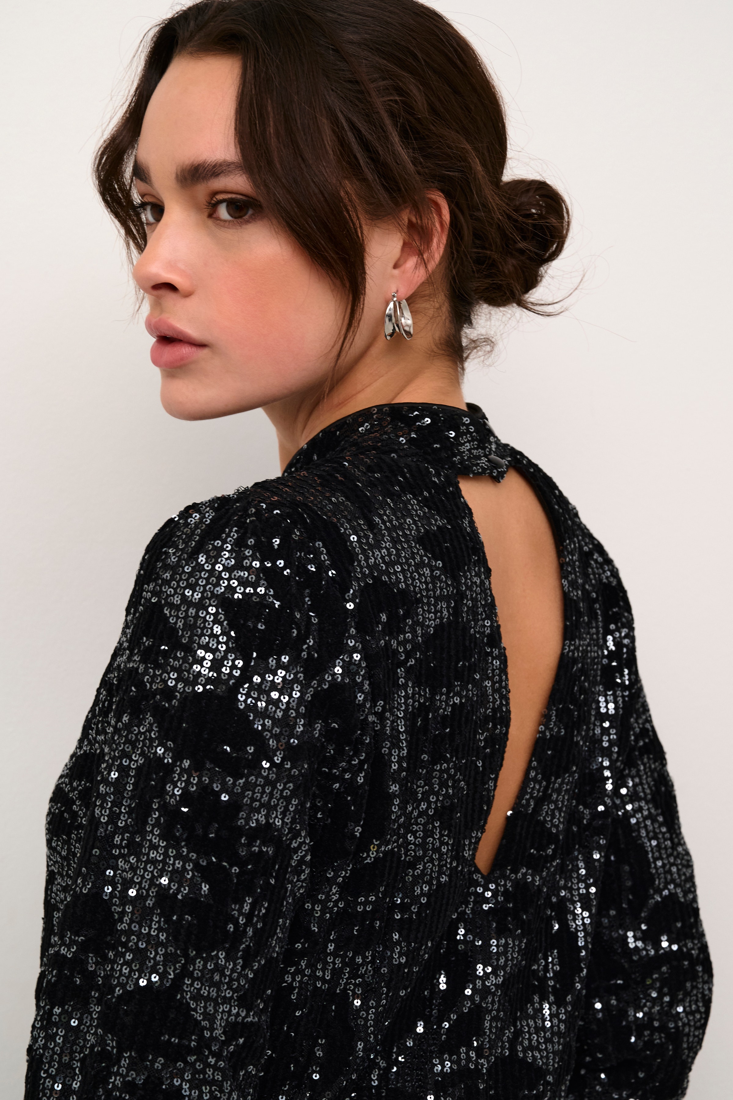 KAgrit Paljettbluse LOOKBOOK DETAIL 10509290-106676