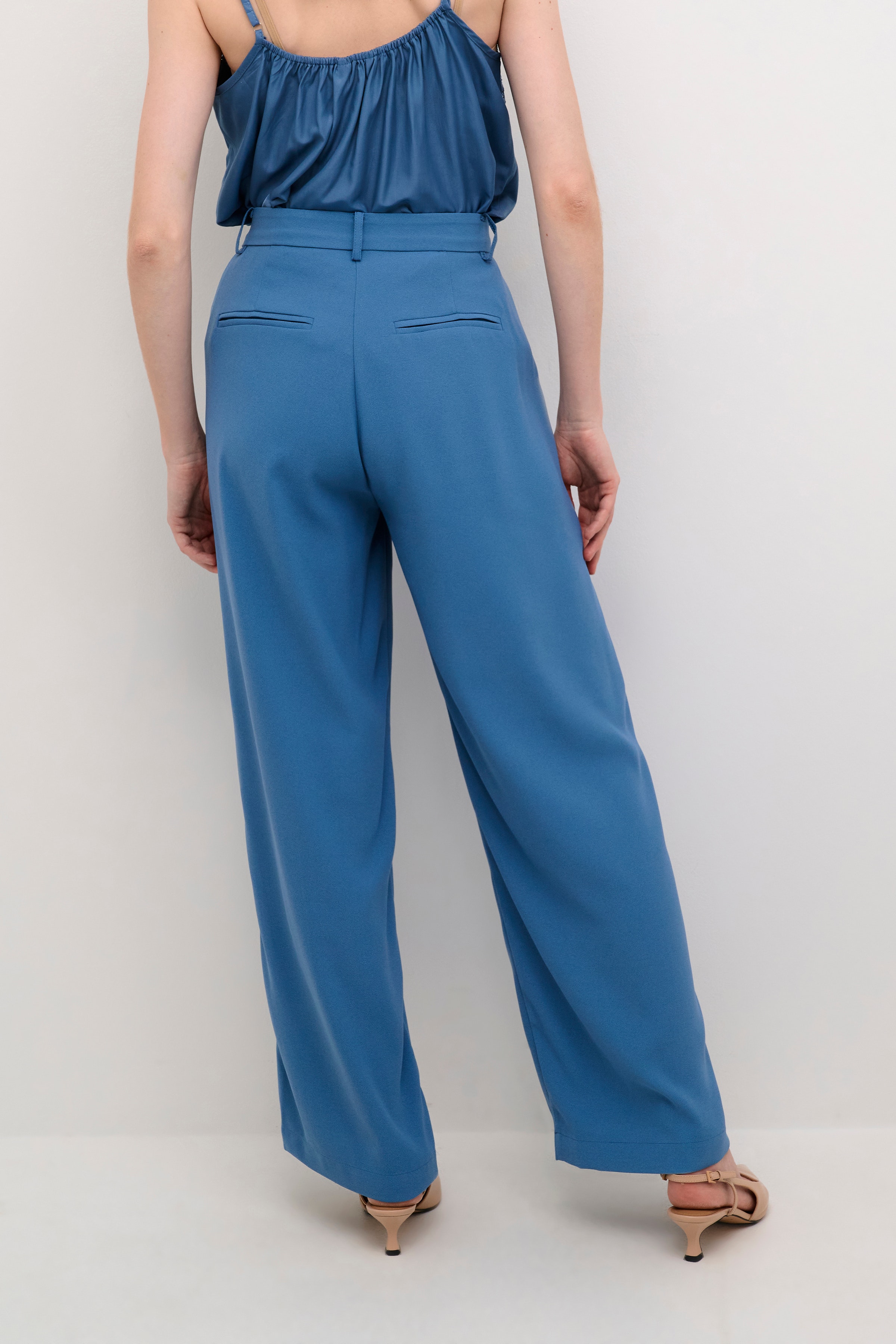 61 Trousers LOOKBOOK BACK 10611708-184020