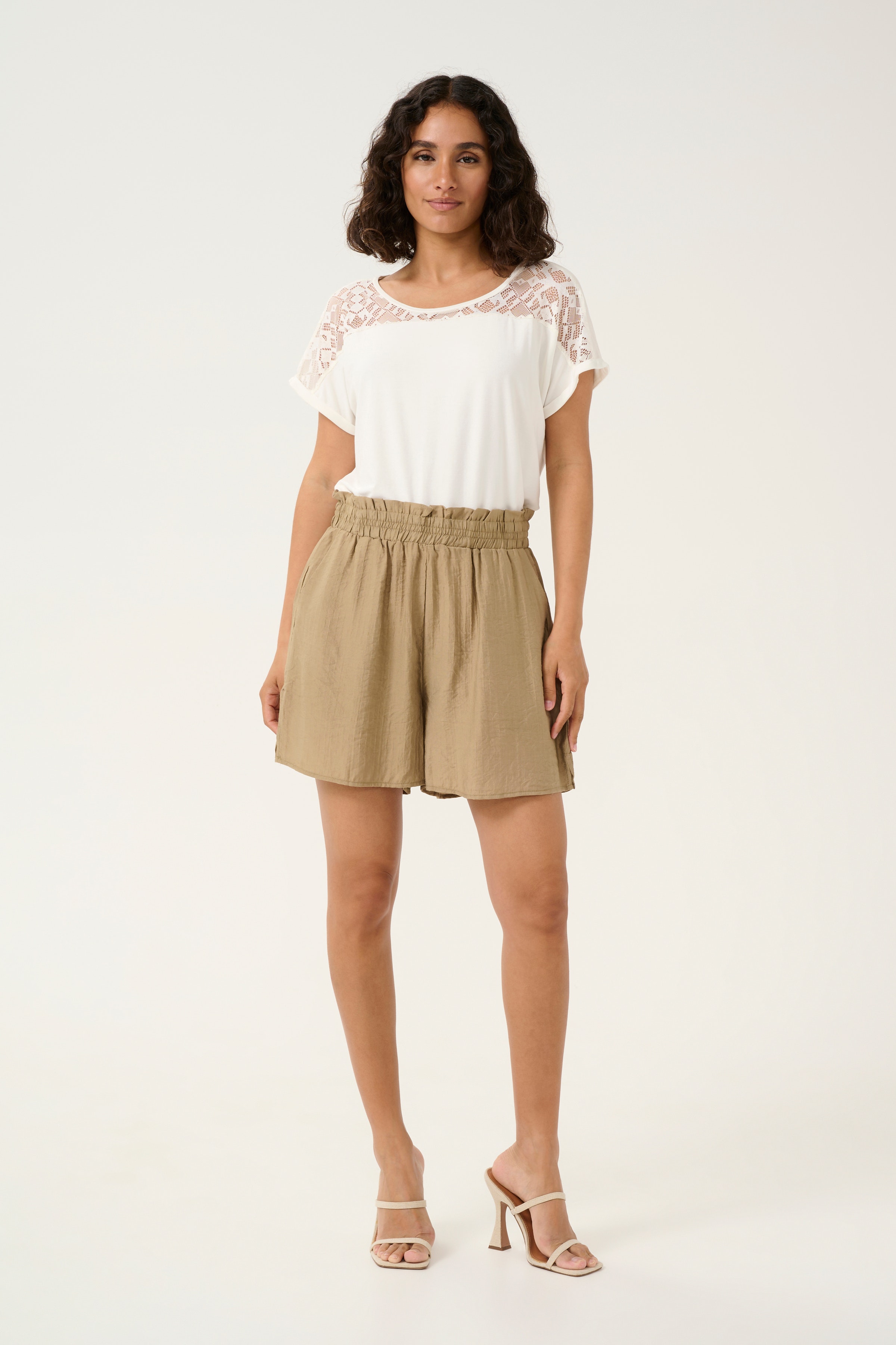 CRLori Shorts LOOKBOOK FRONT 10612602-171108