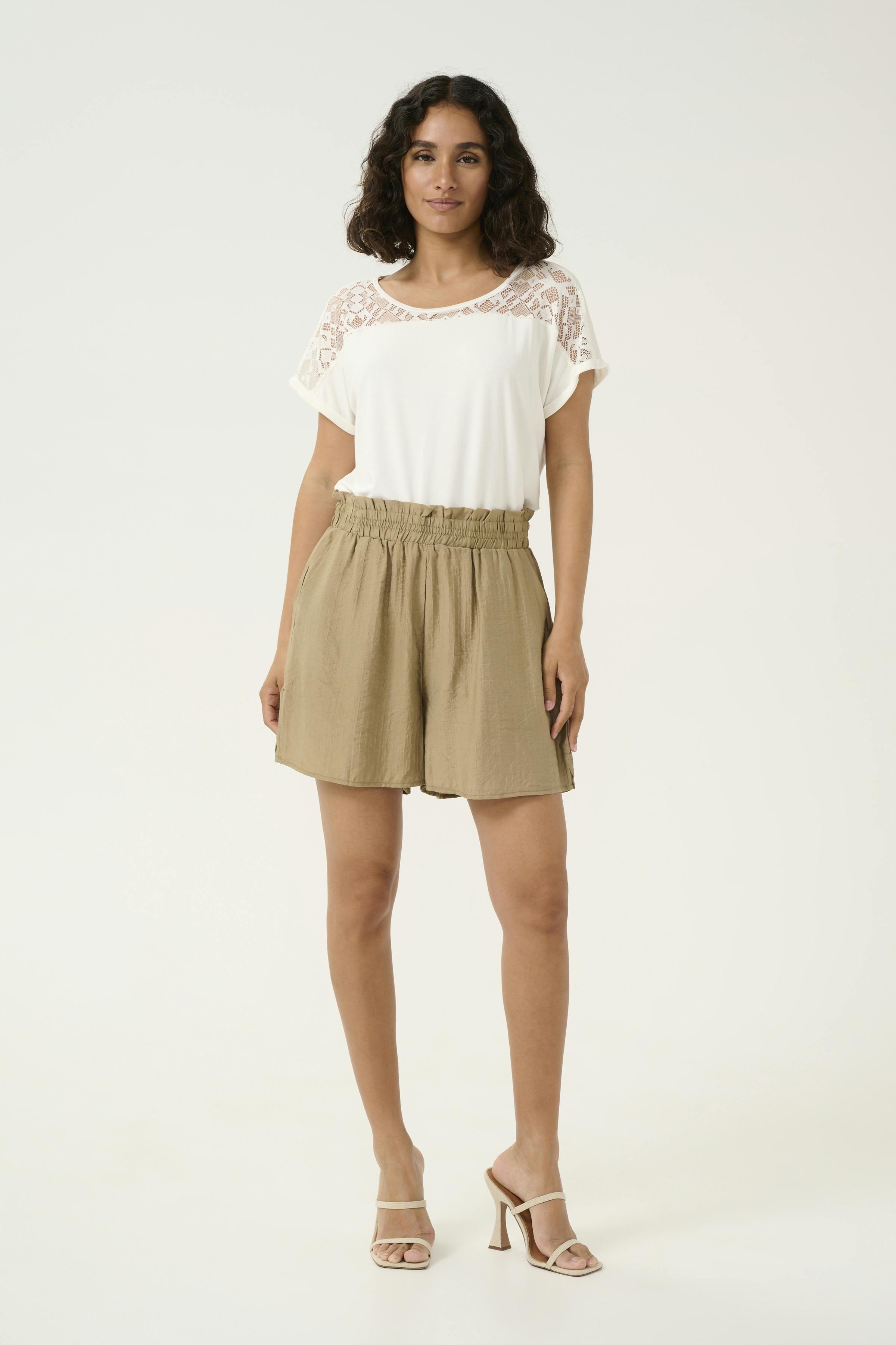 CRLori Shorts LOOKBOOK FRONT 10612602-171108