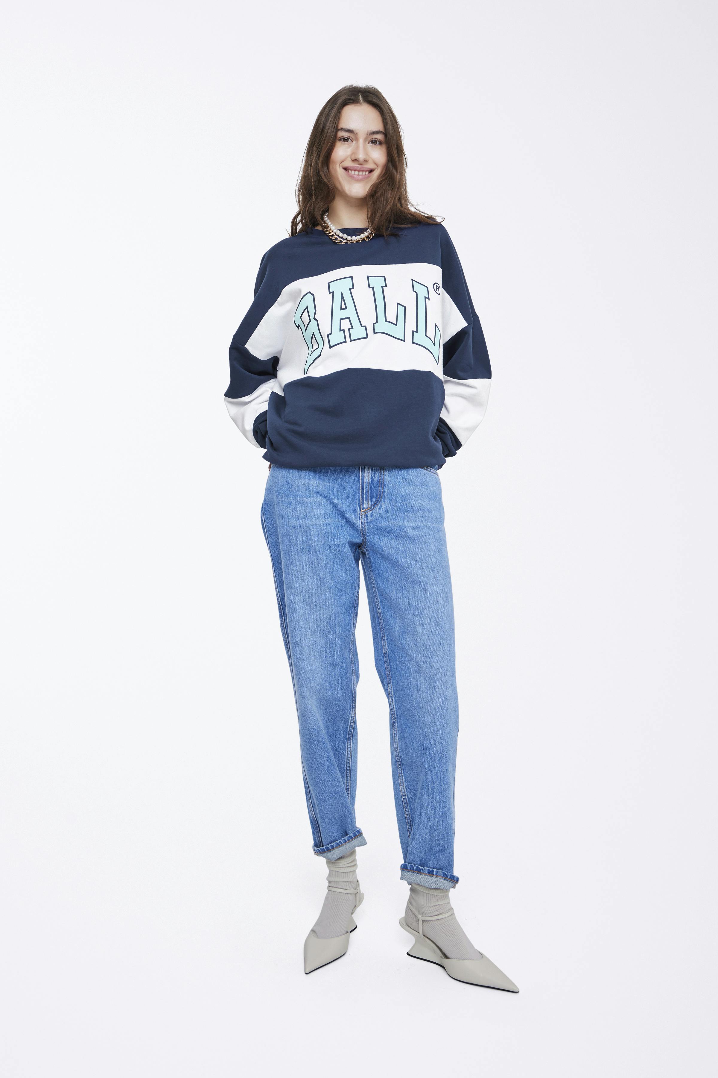 J. ROBINSON SWEATSHIRT LOOKBOOK FRONT 50400046-193934