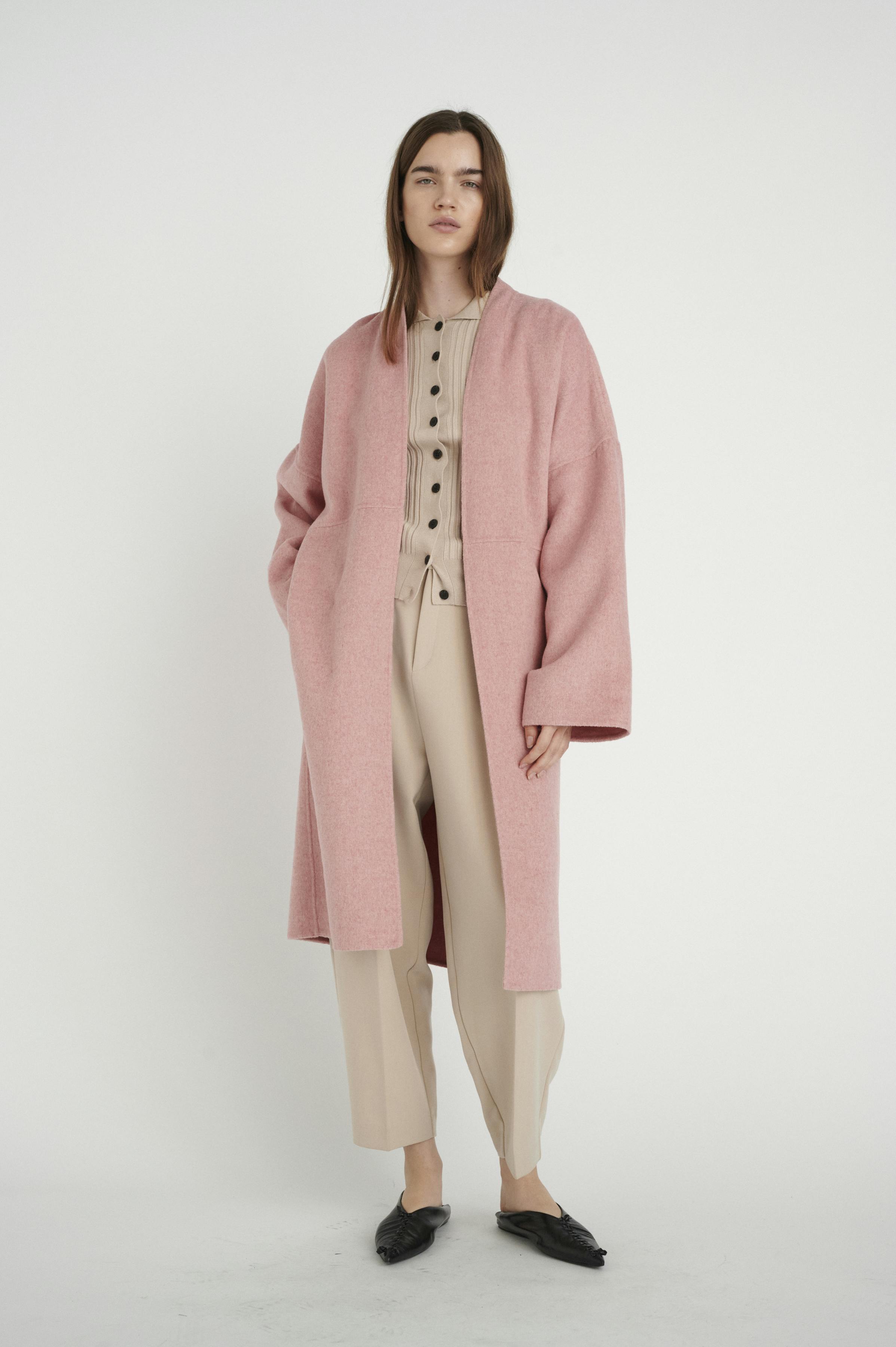 PhiIW Robe Coat

 LOOKBOOK FRONT 30107106-151717