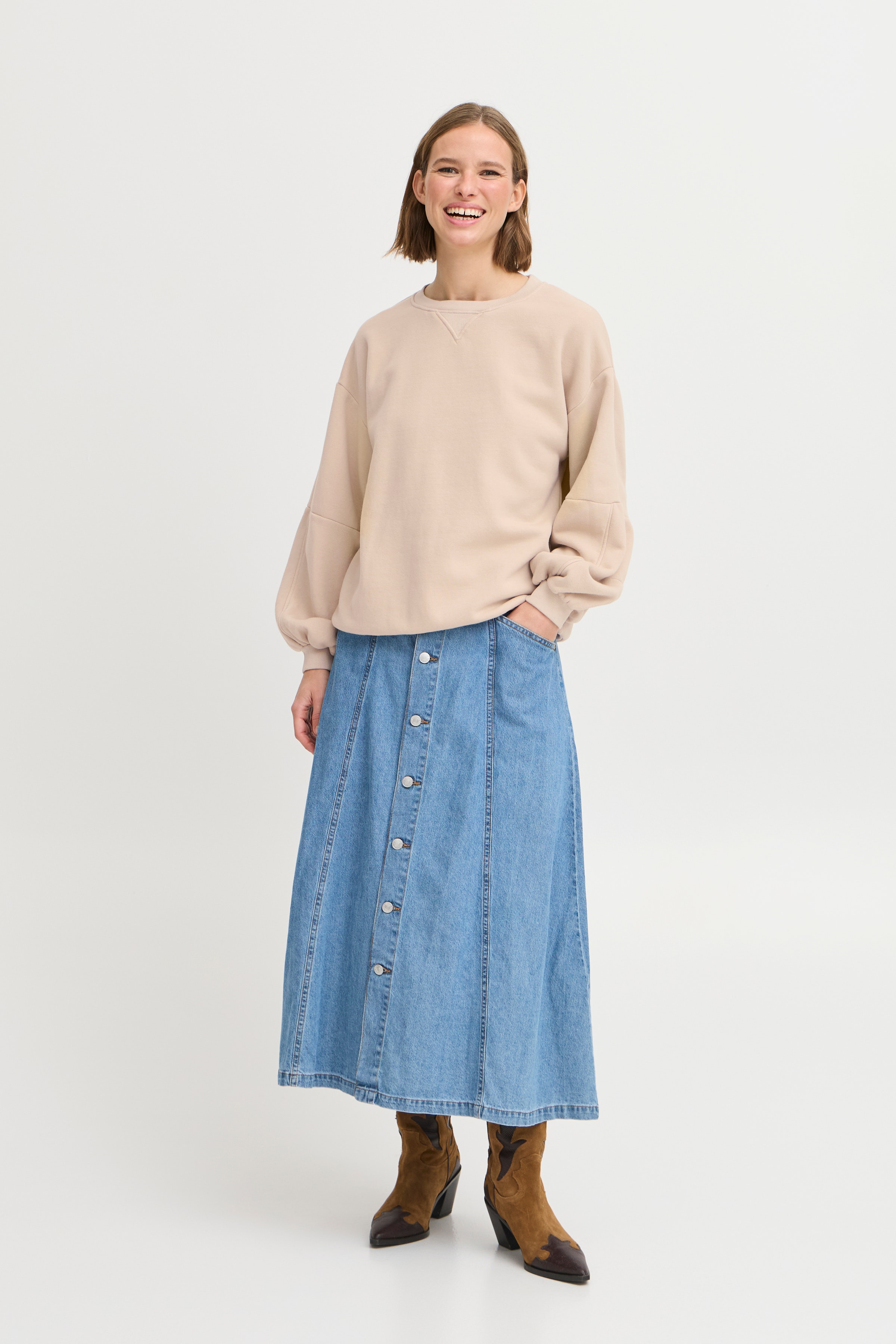 BYSTANA Sweatshirt LOOKBOOK FRONT 20816360-151304