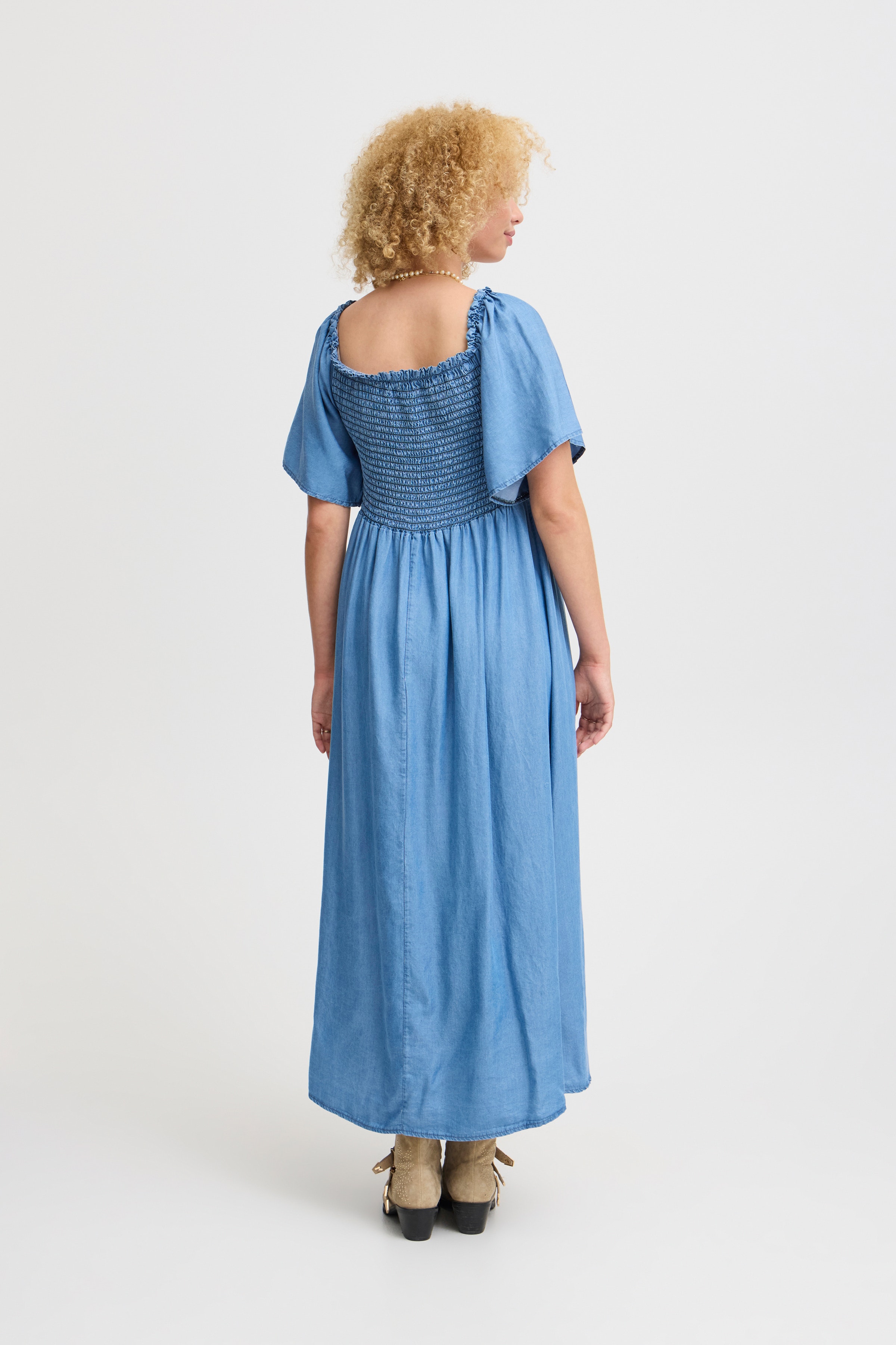 SBJARLINY Kjole LOOKBOOK BACK 22100616-203403