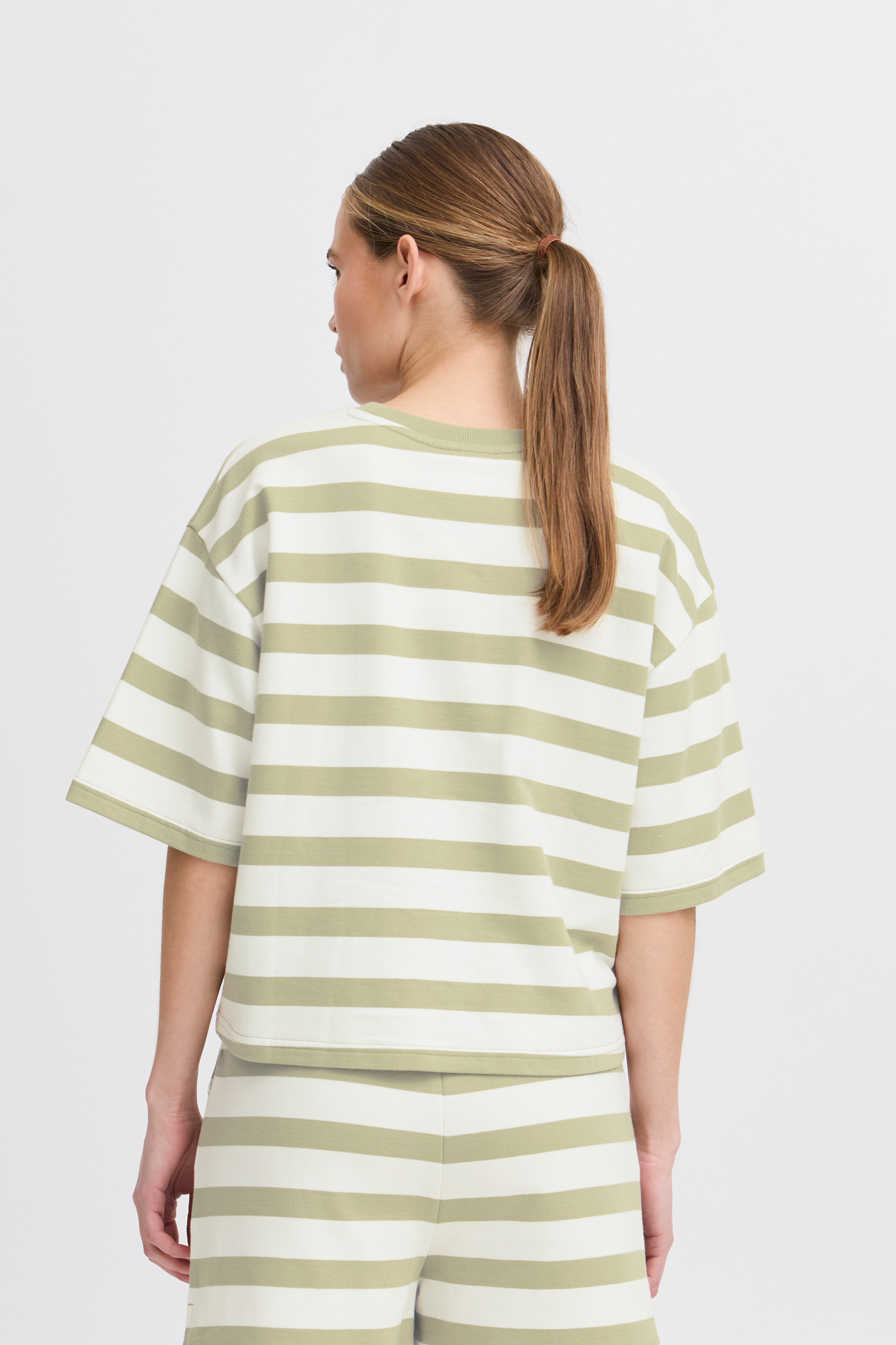 IHOCIE T-shirt LOOKBOOK BACK 20122776-204373