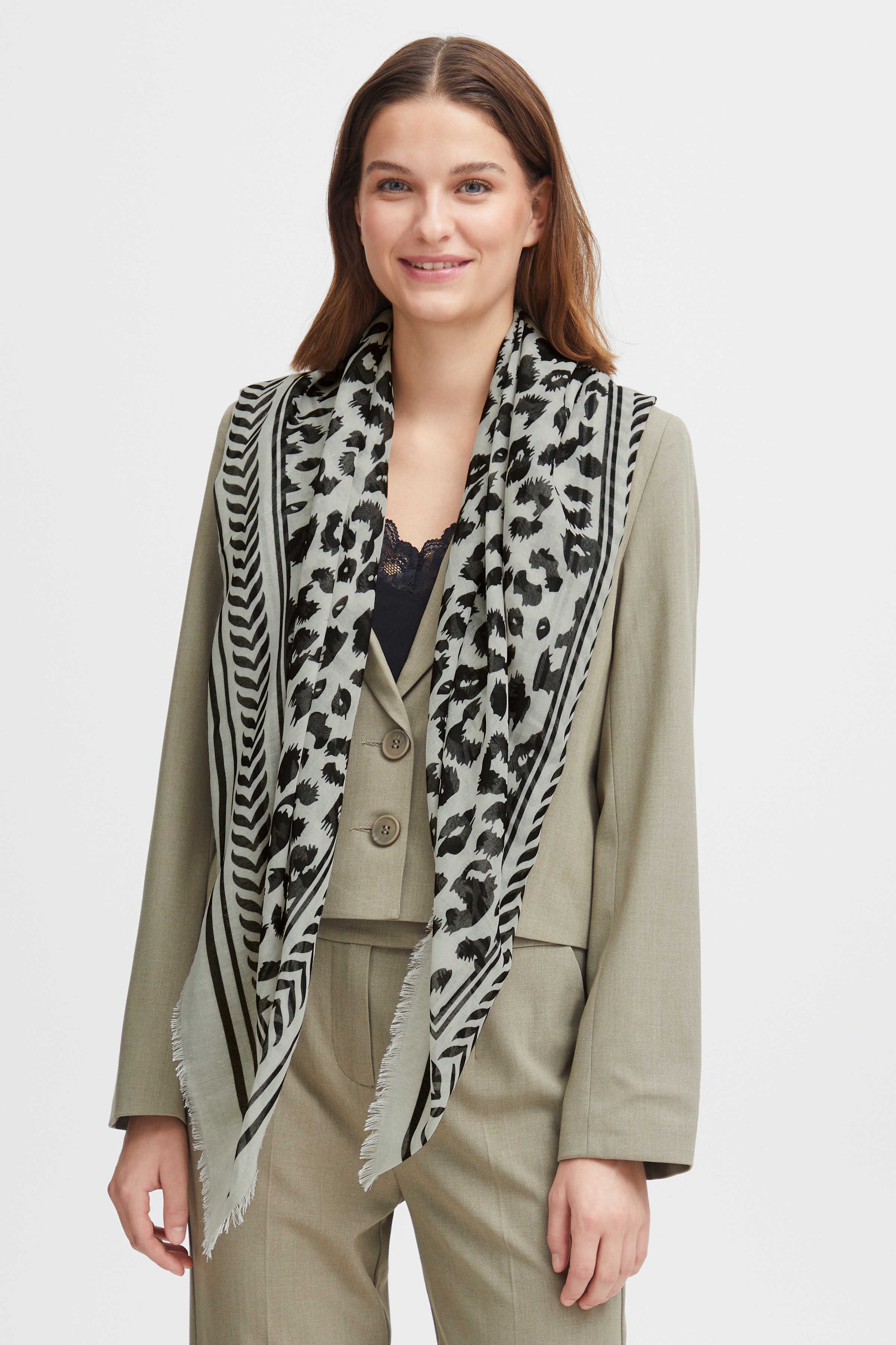 BAVESMA Skjerf LOOKBOOK FRONT 20814691-200482
