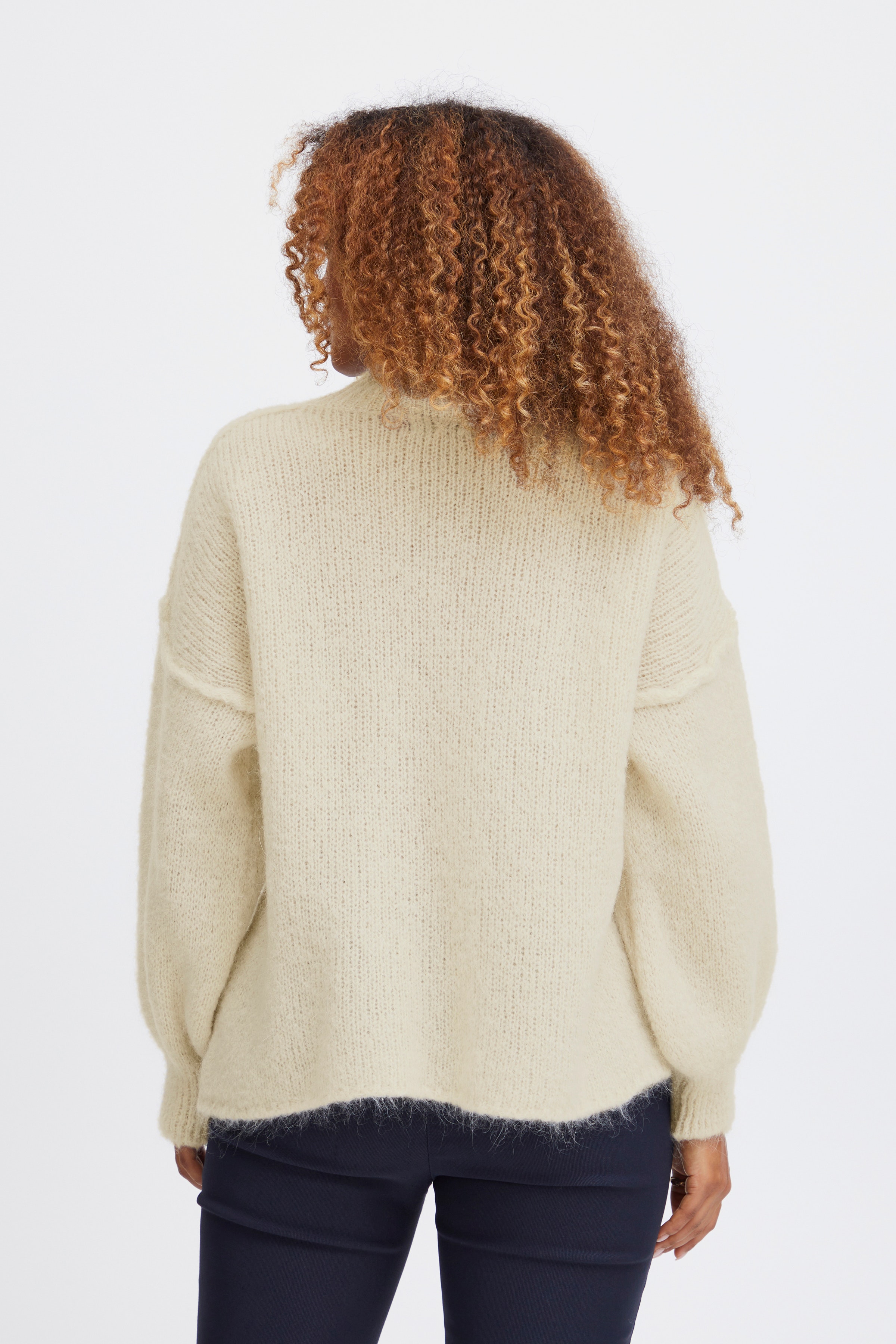 SBCARIN Pullover LOOKBOOK BACK 22100427-140002