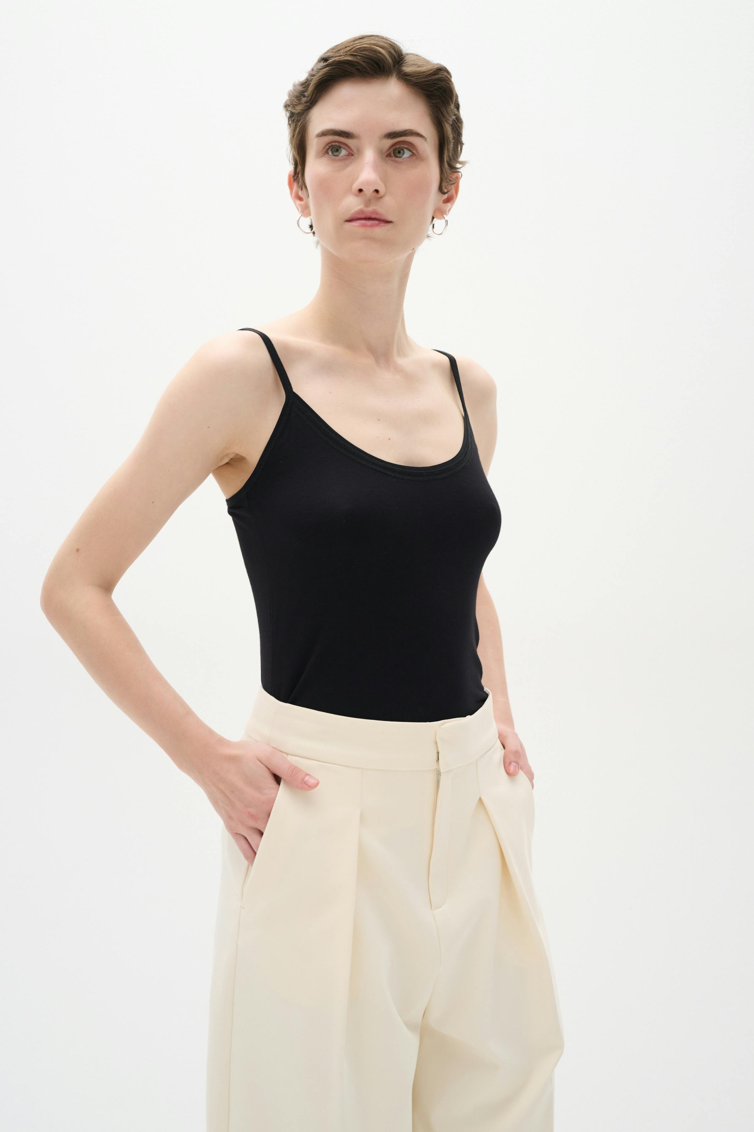 Finesse Top LOOKBOOK FRONT 30100292-10050