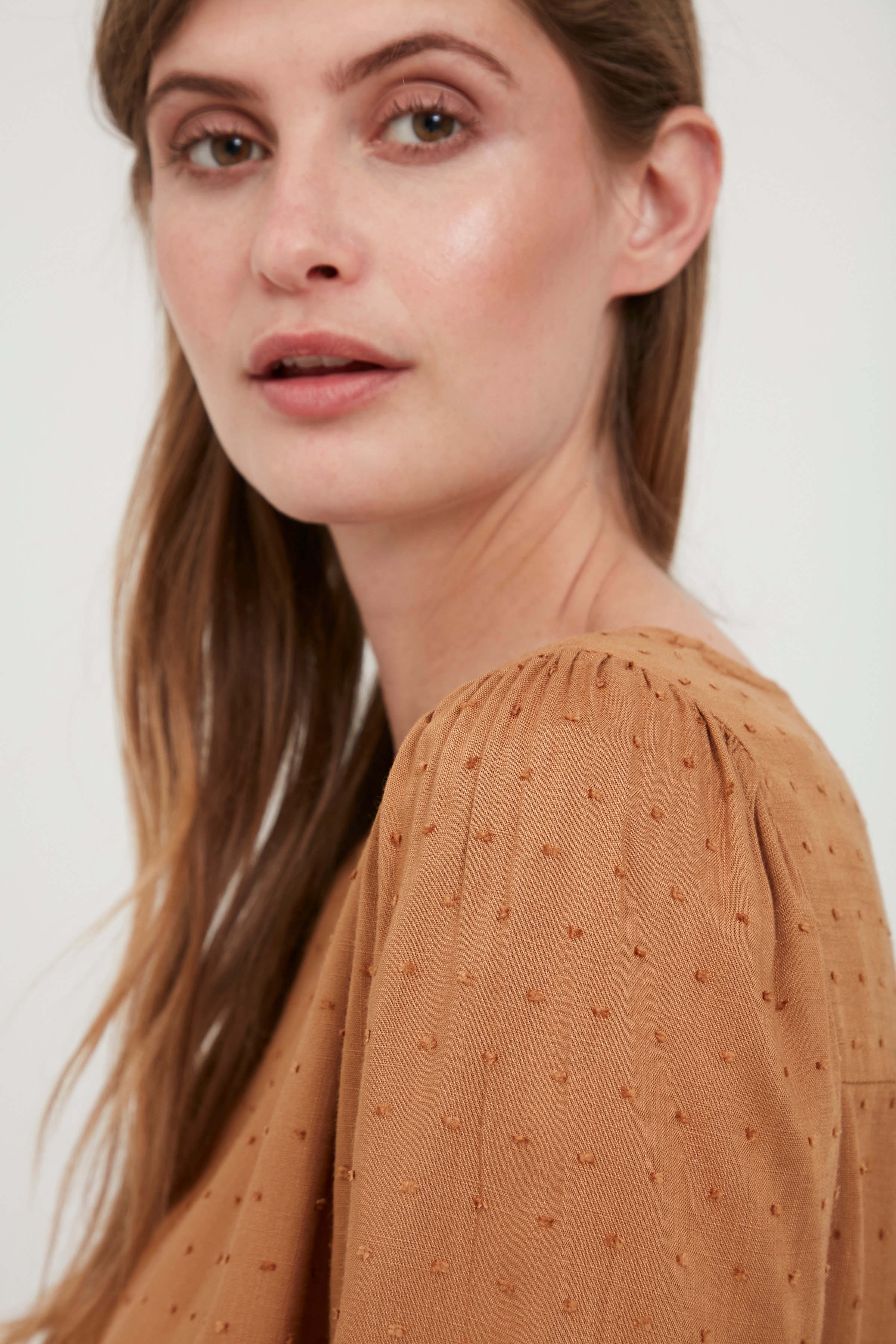 Blouse with short sleeve LOOKBOOK DETAIL 20609829-171327