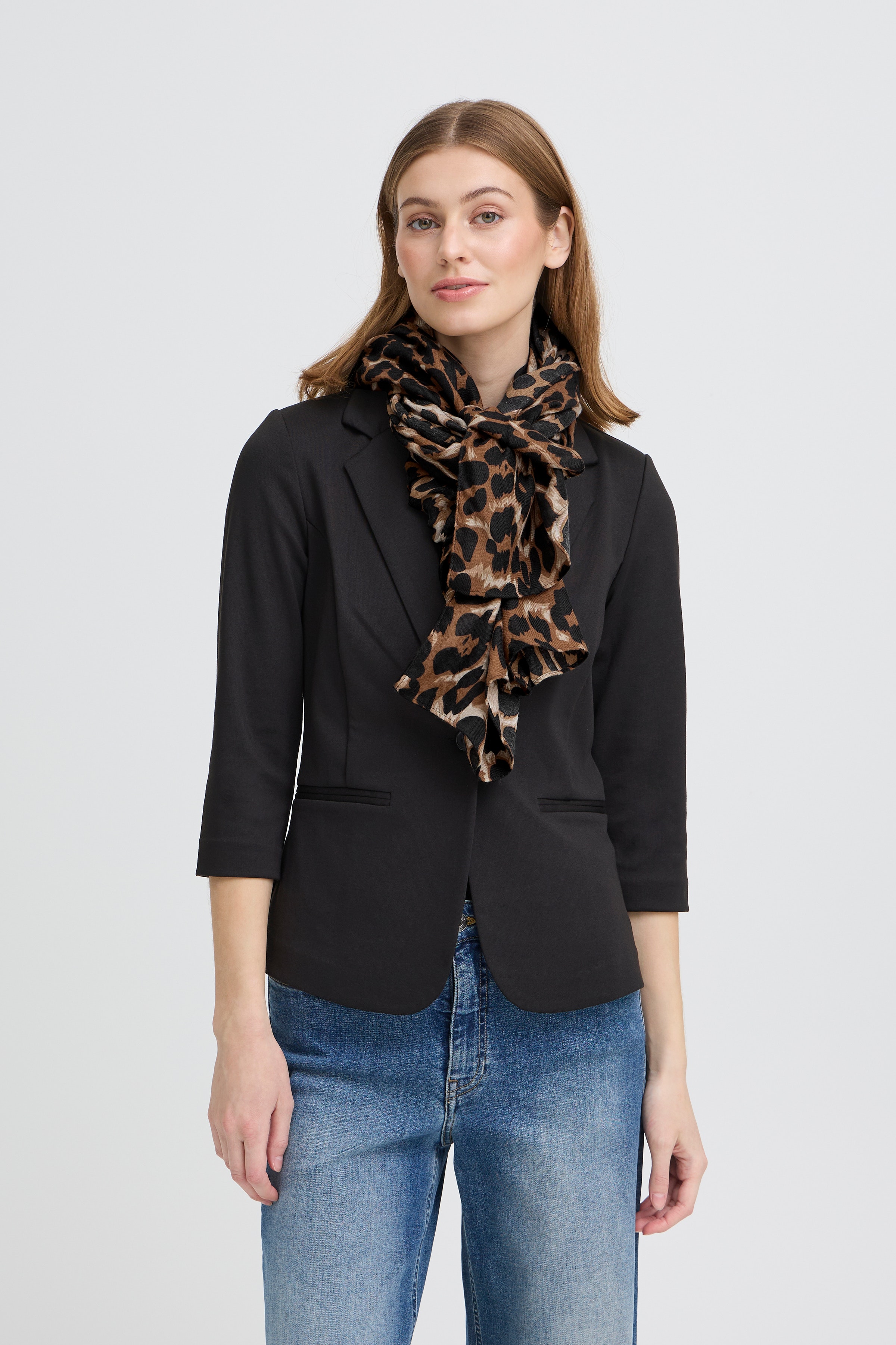 IAGATE Scarf LOOKBOOK FRONT 20125318-194008