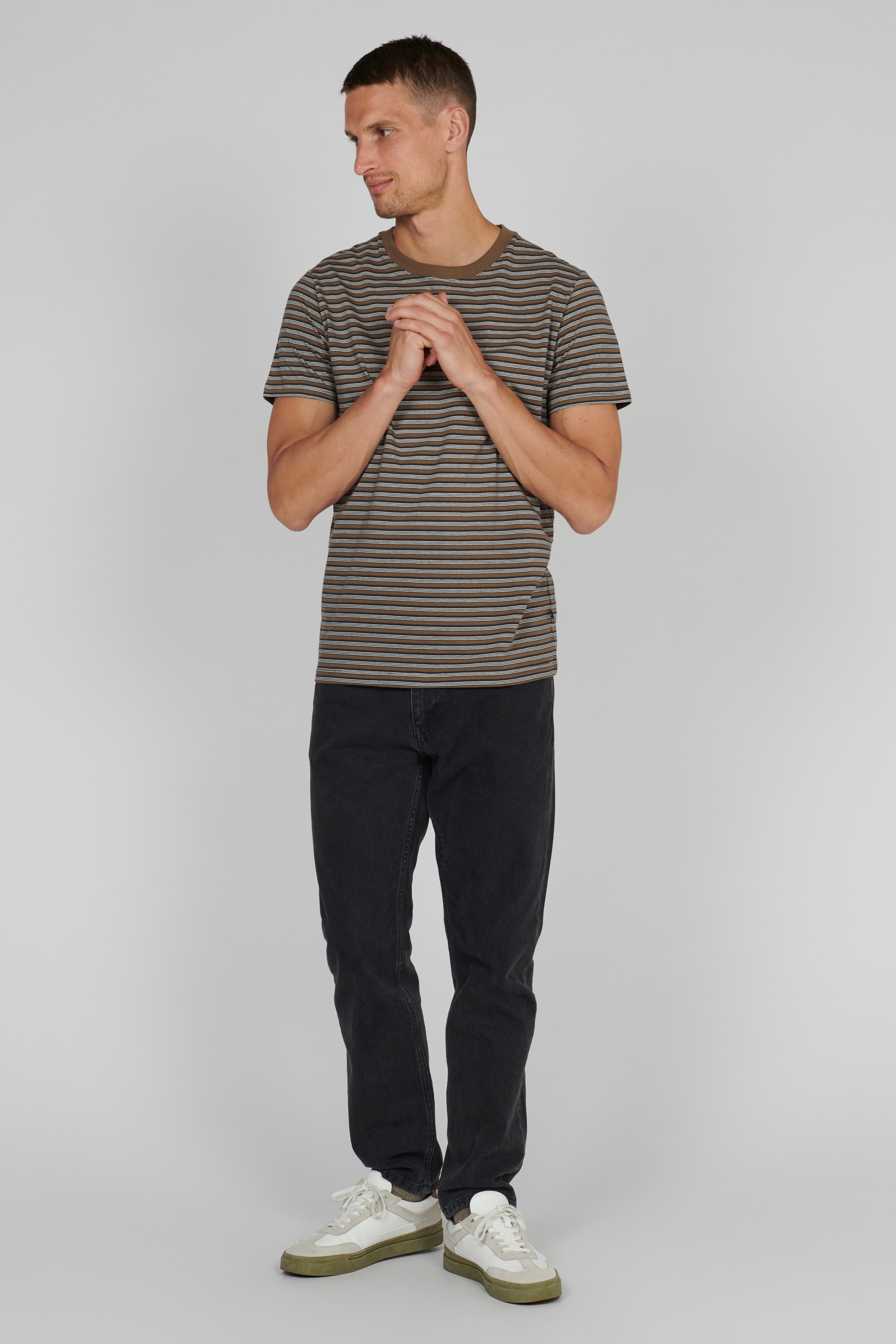 MAjeramy T-shirt LOOKBOOK FRONT 30207028-190617