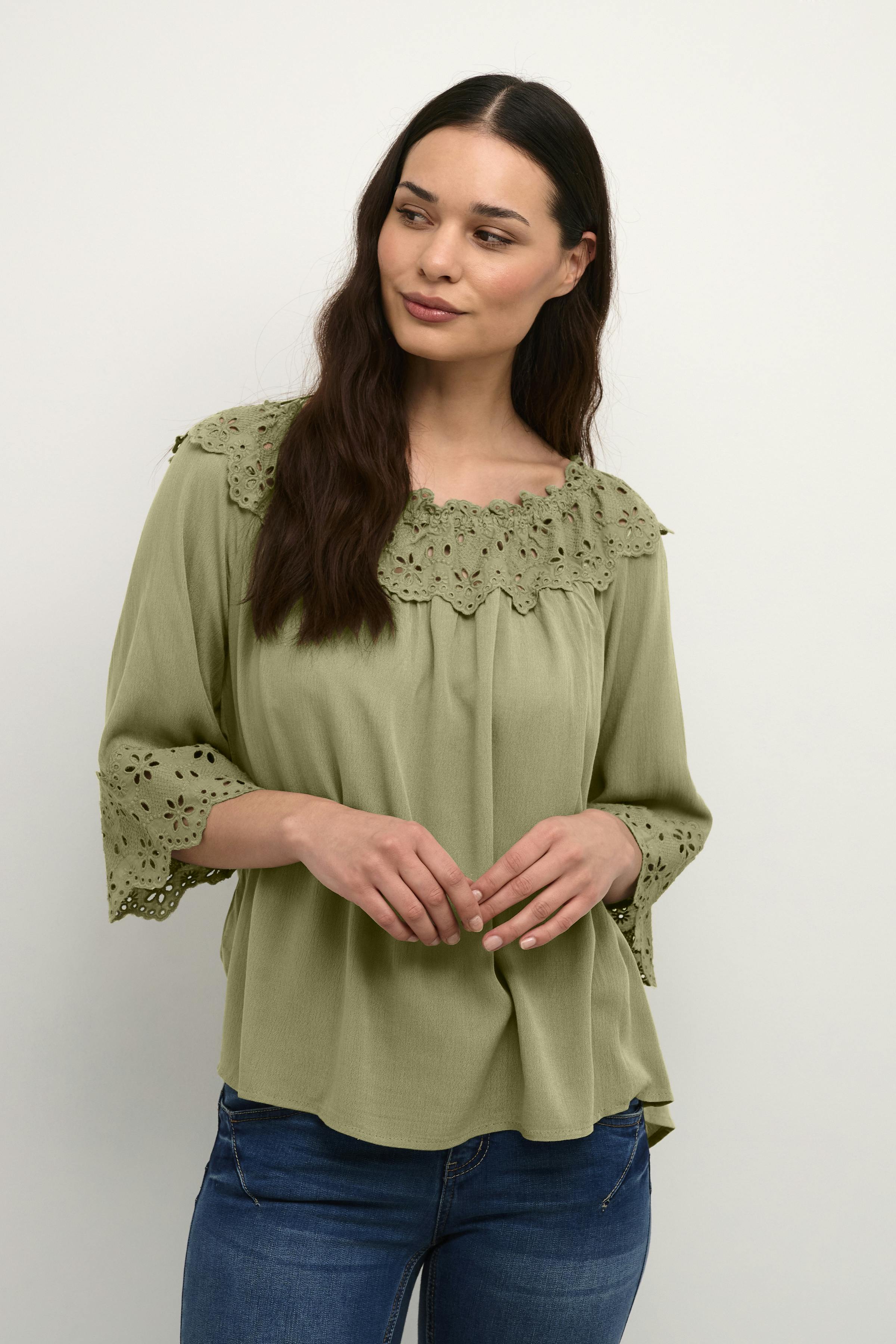 CRBea Blouse LOOKBOOK FRONT 10609788-170115