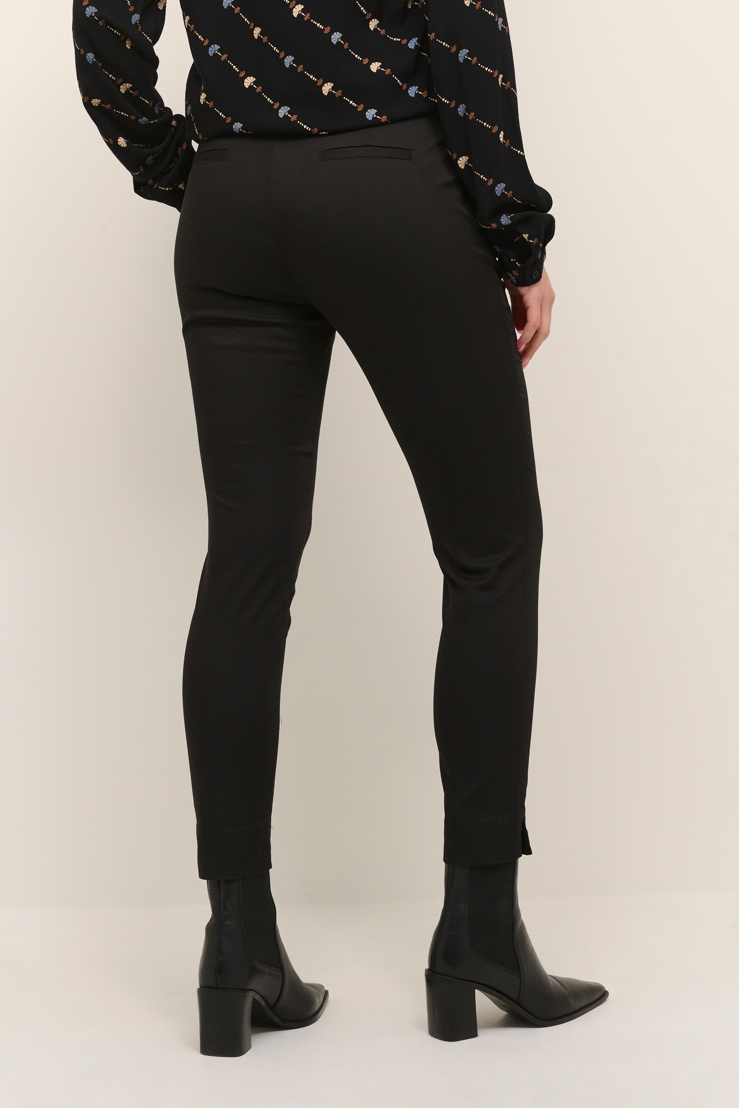KAlea Bukser LOOKBOOK BACK 10506839-100121