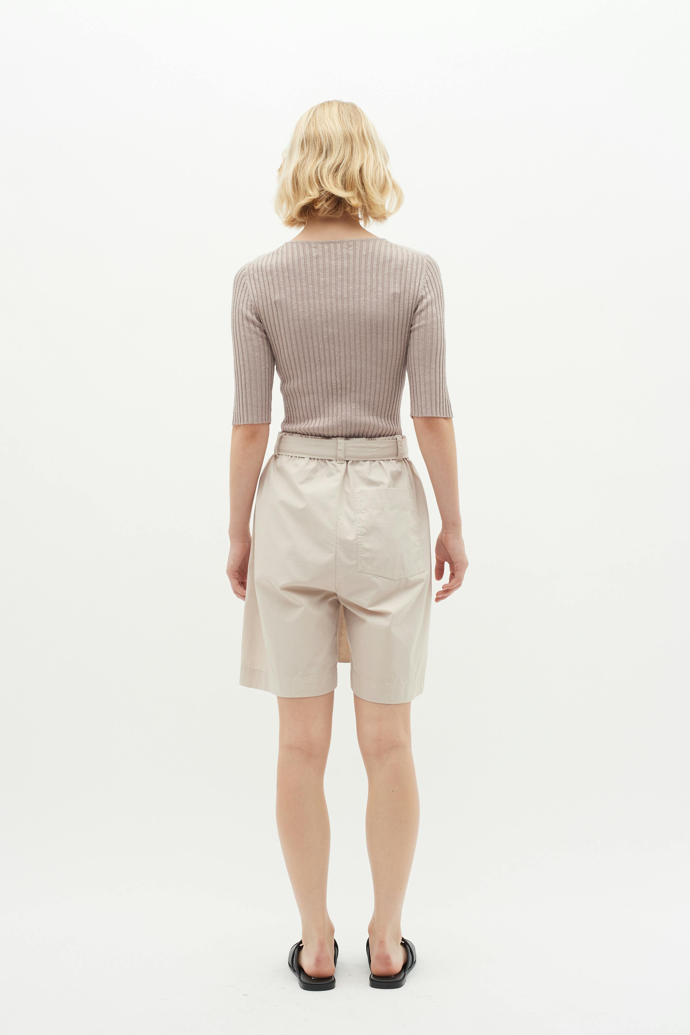 ElinaIW Shorts LOOKBOOK BACK 30109303-130403