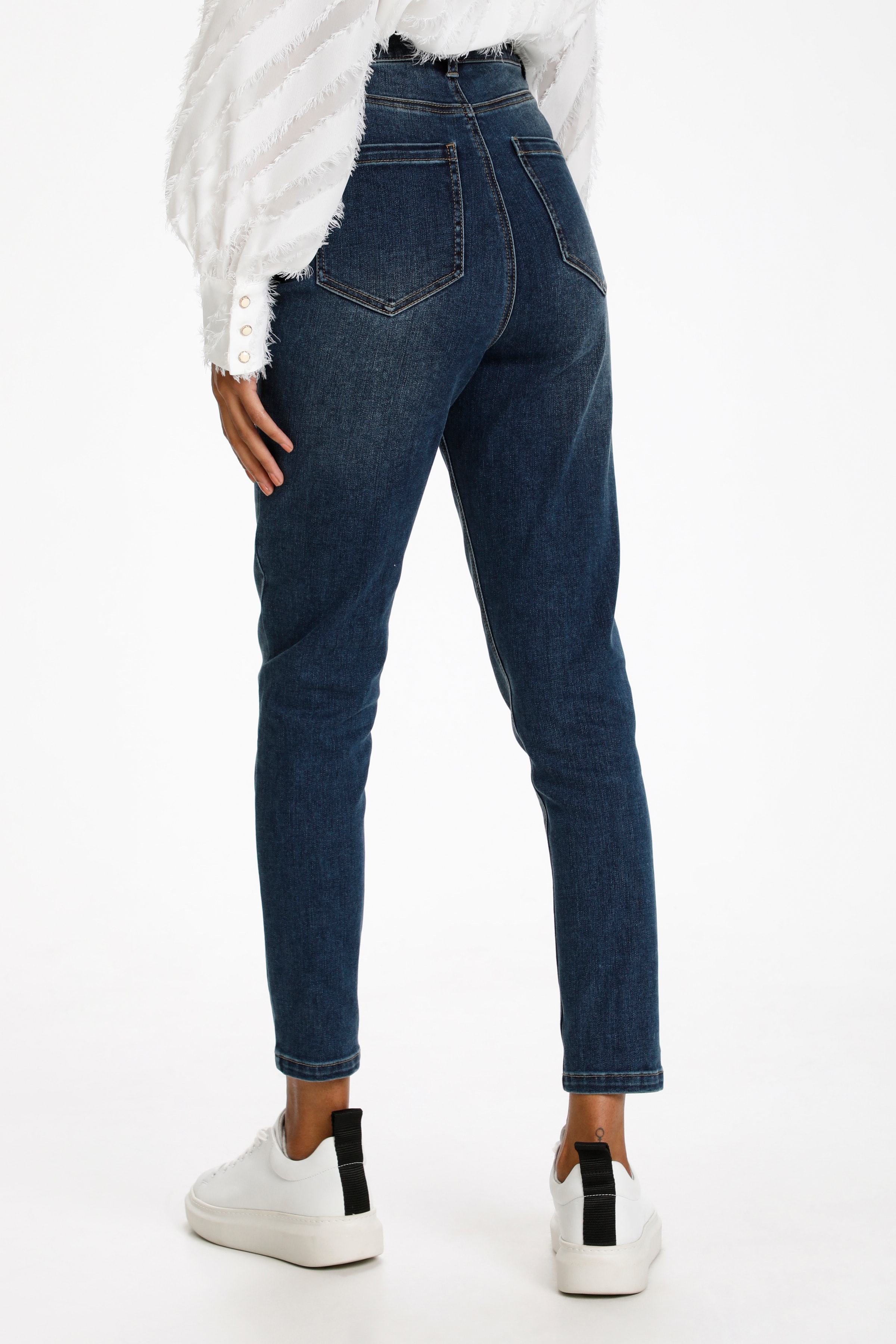 KAriana HW Cropped Jeans LOOKBOOK BACK 10505602-100316