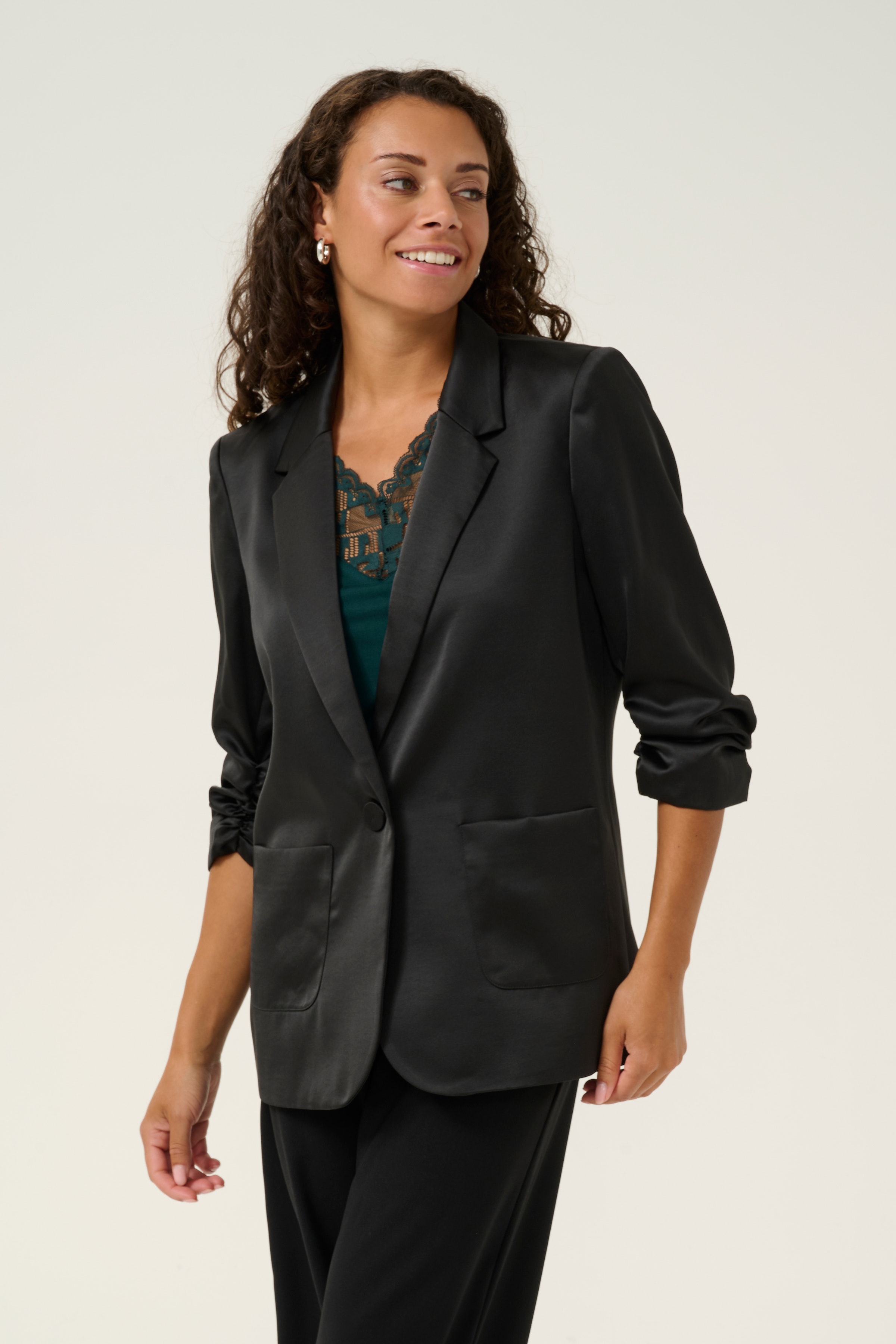 CRCocamia Blazer LOOKBOOK FRONT 10612011-100120