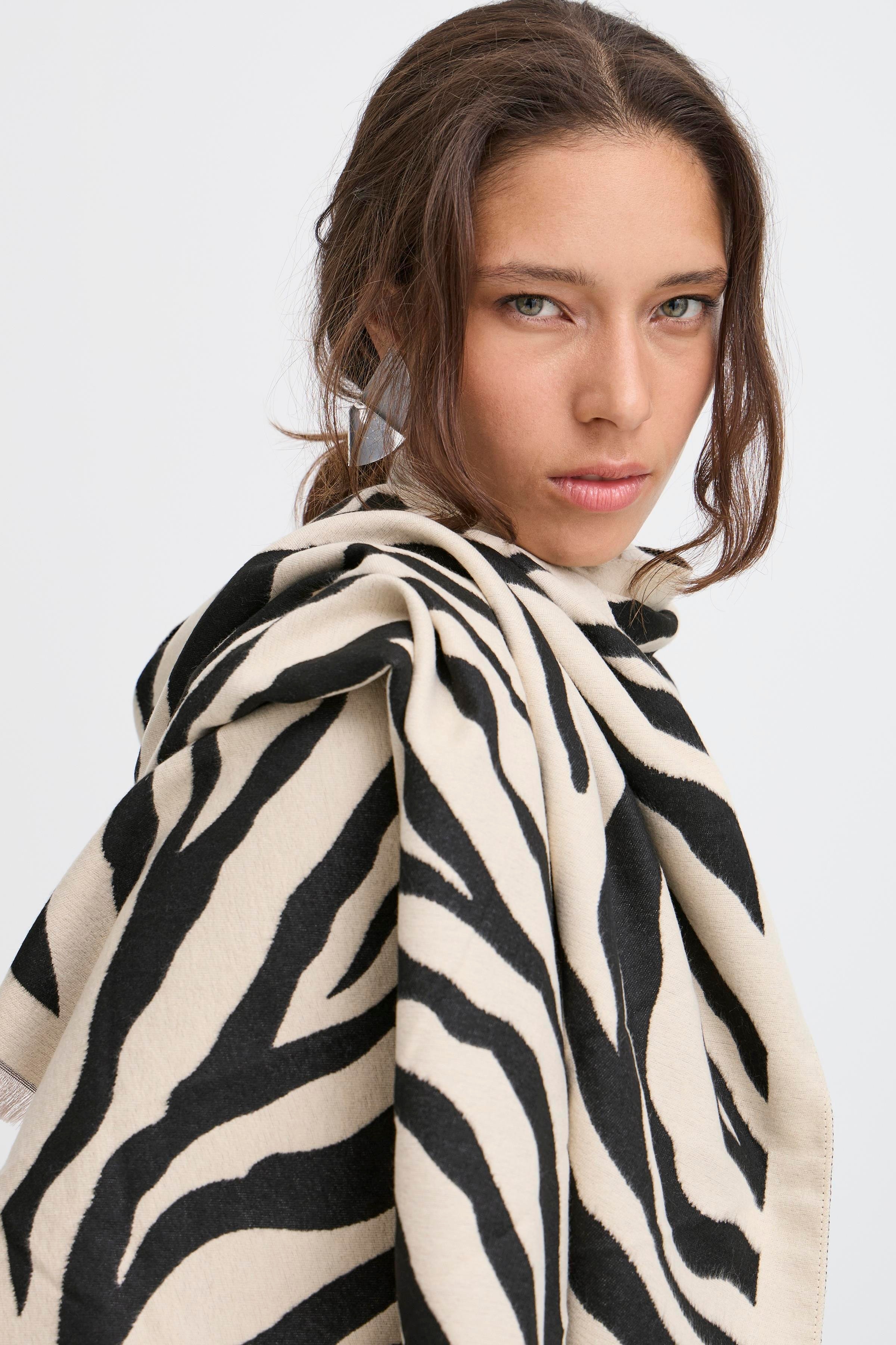 BYVIBRA Scarf LOOKBOOK FRONT 20817266-202843