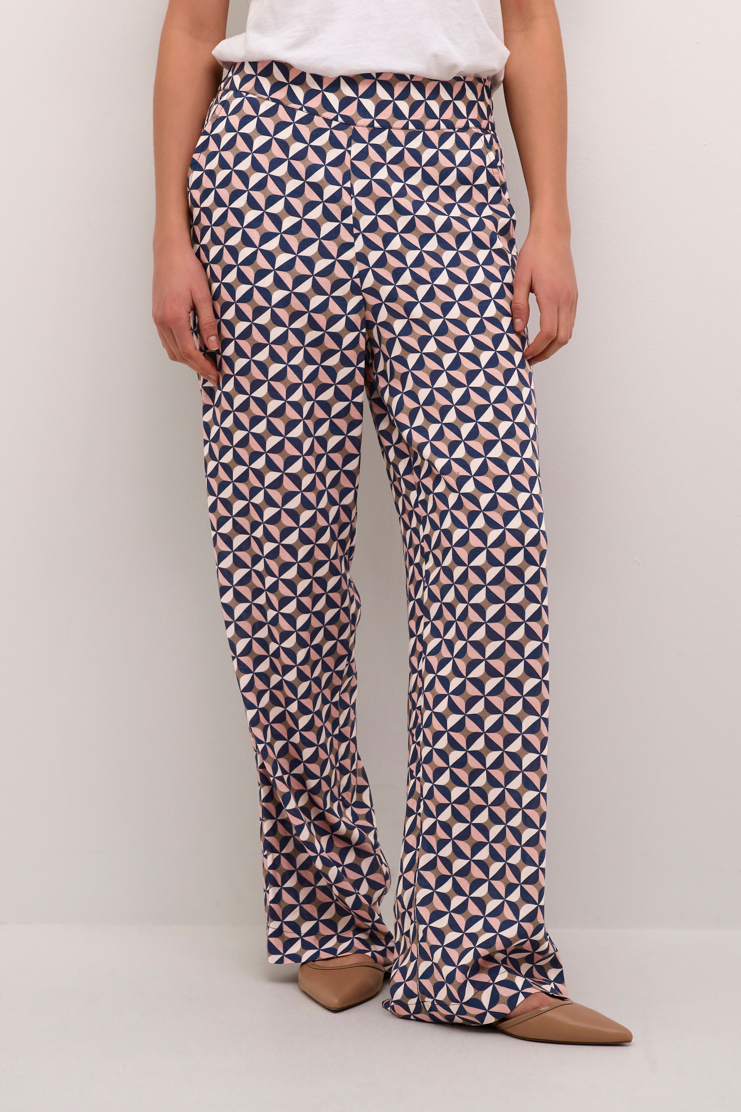 BPharriet Trousers LOOKBOOK FRONT 10590668-105842B