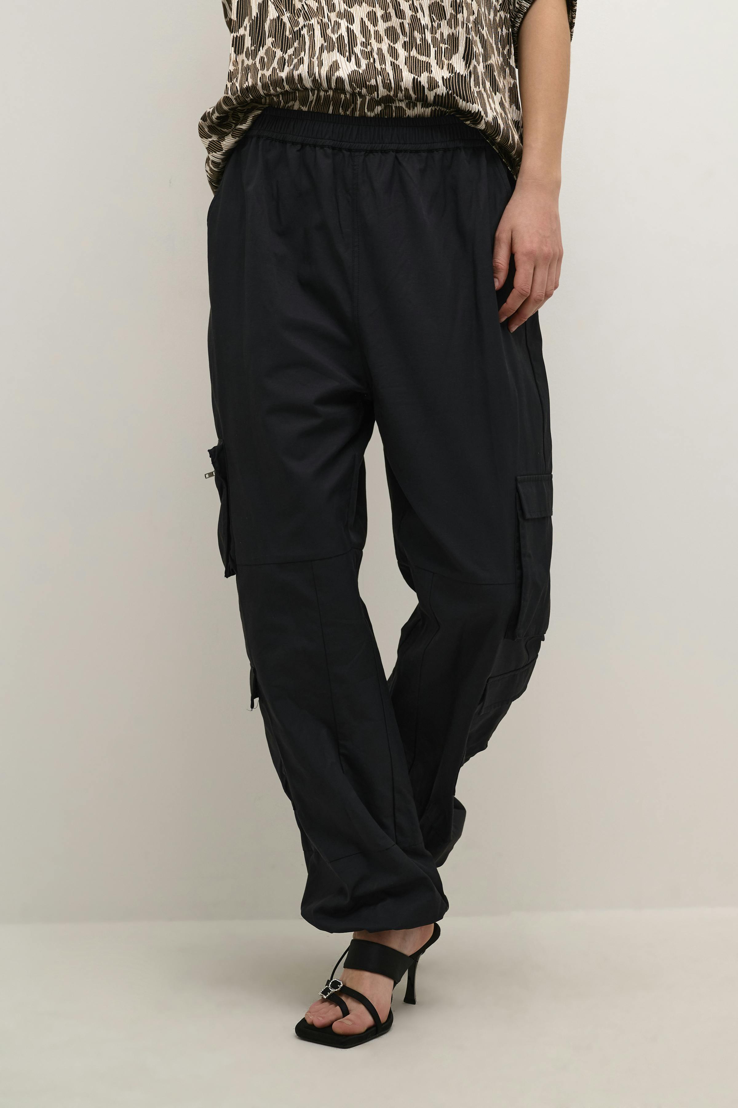 JamieKB Trousers LOOKBOOK FRONT 10104434-194008