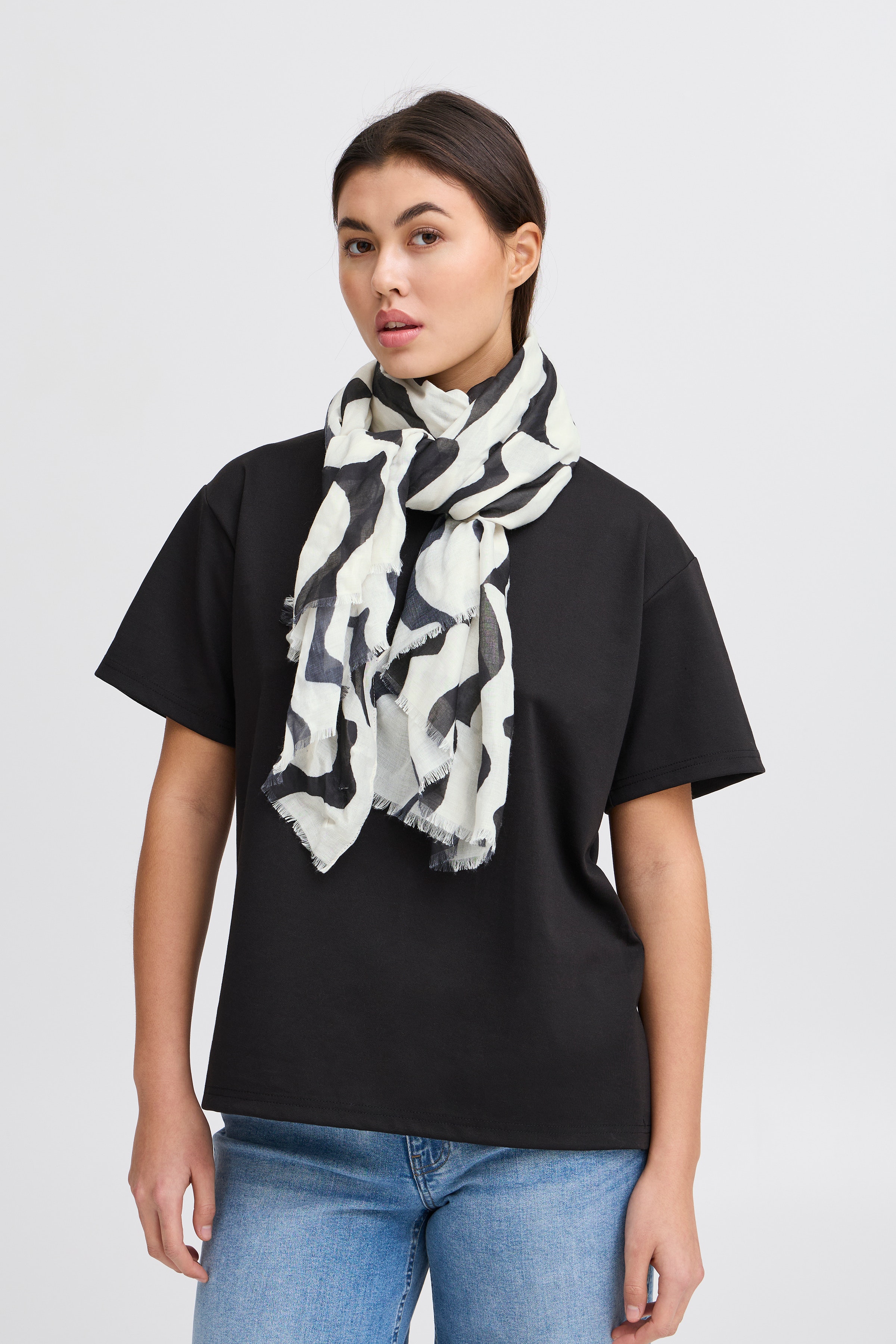 IAMARTE Scarf LOOKBOOK FRONT 20122648-194008