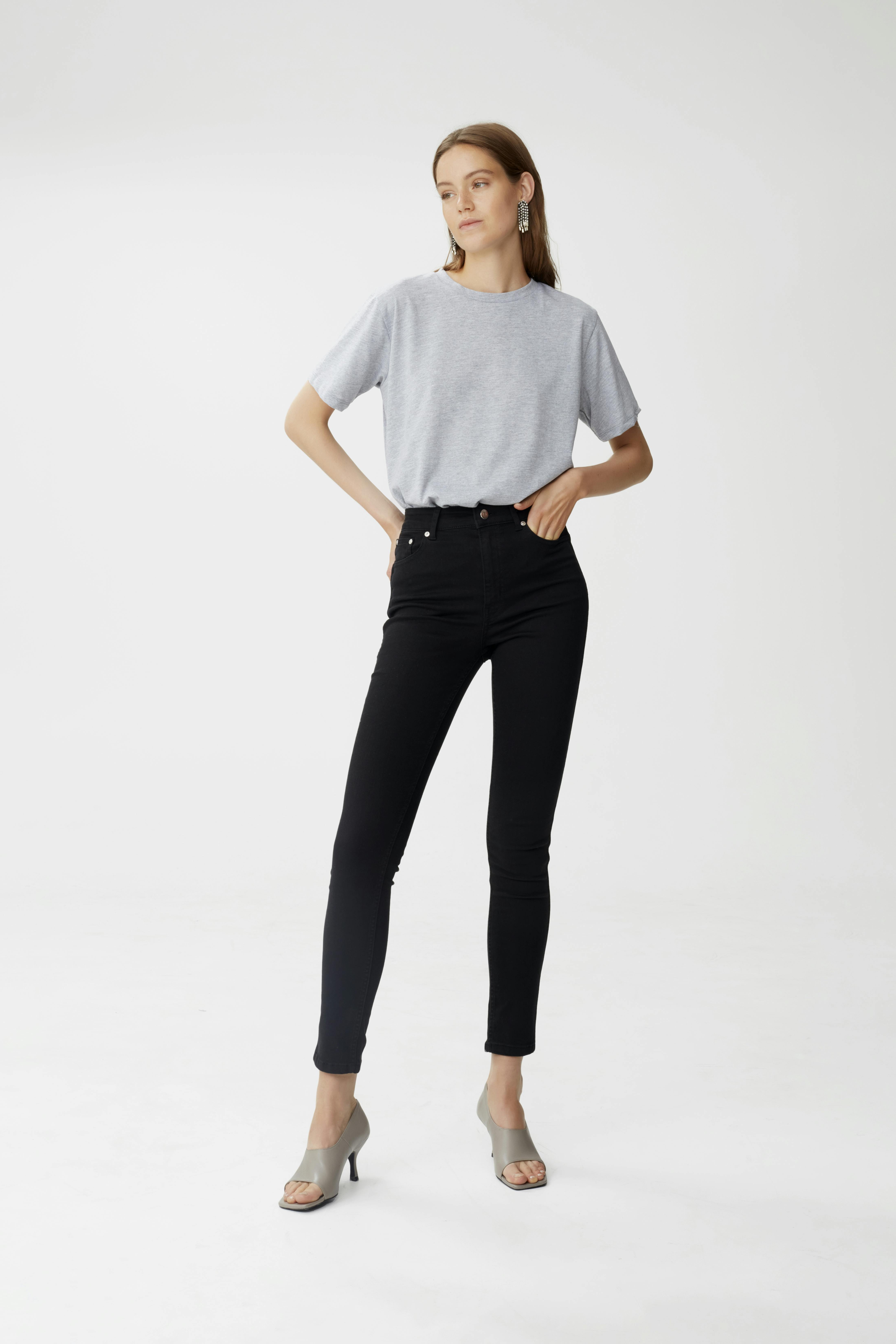 EmilyGZ HW Jeans LOOKBOOK FRONT 10904648-100017