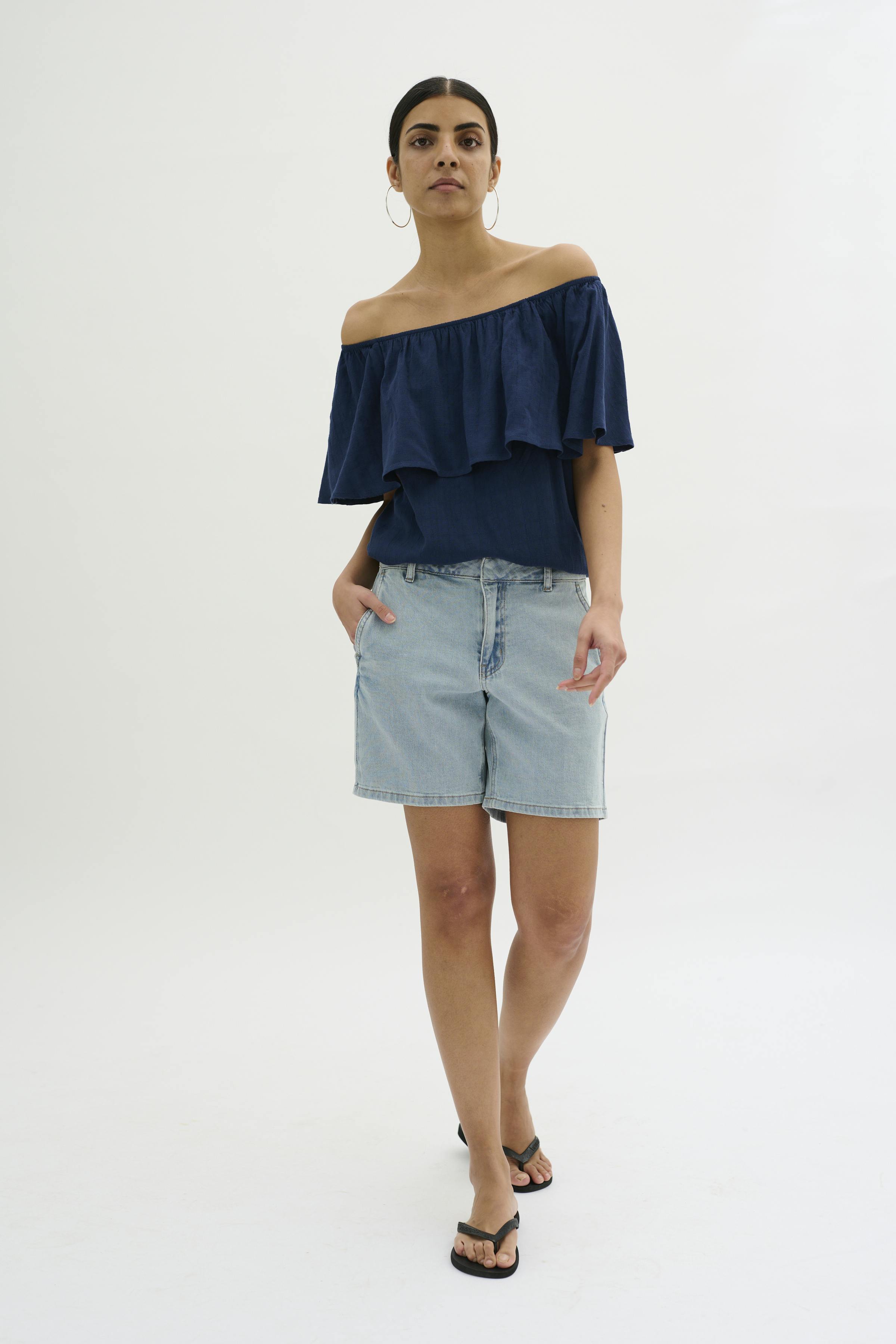 LaraMW Shorts LOOKBOOK FRONT 10704391-100045