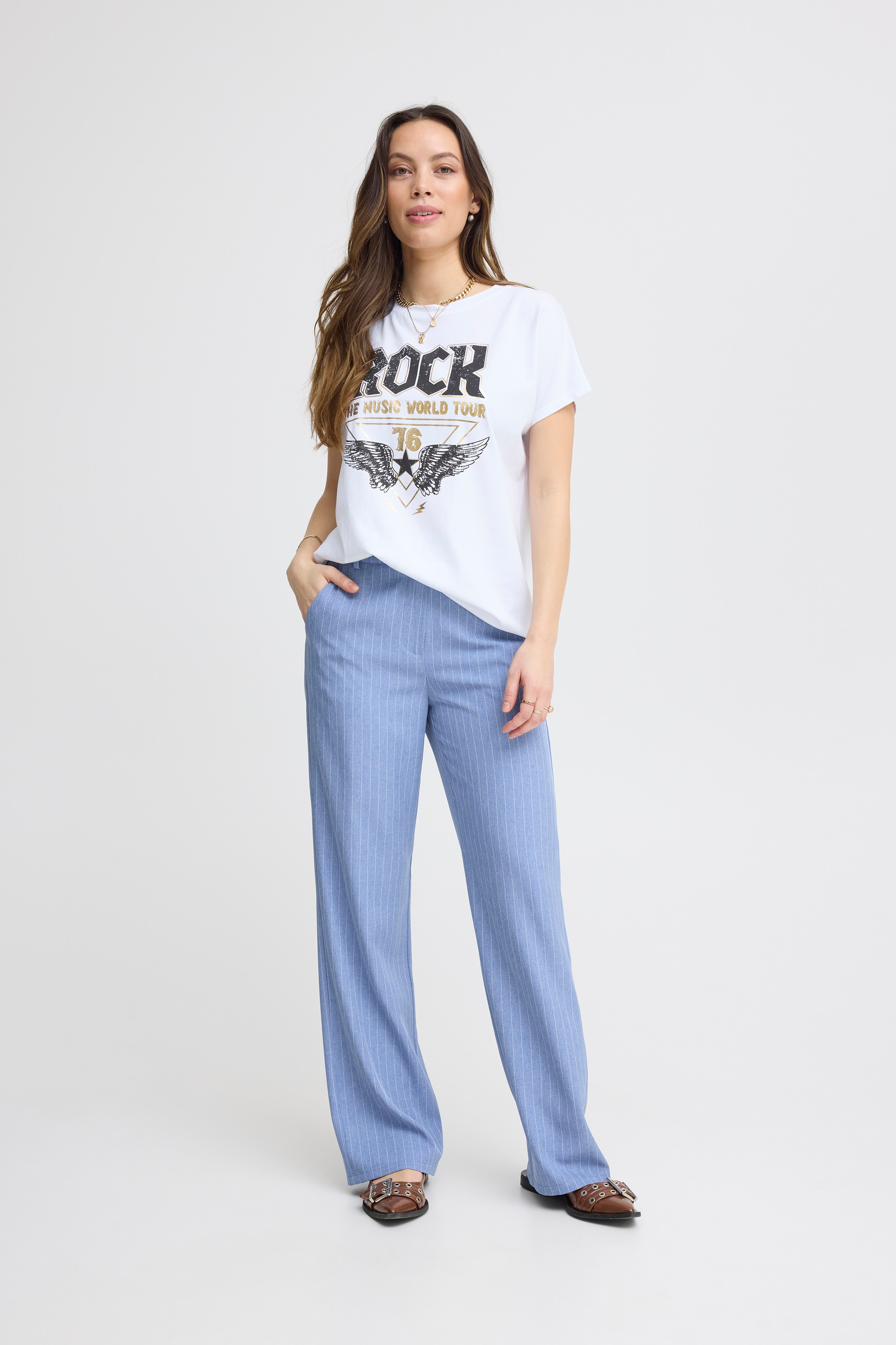 SBMUSIC Bluse LOOKBOOK FRONT 22100942-204988