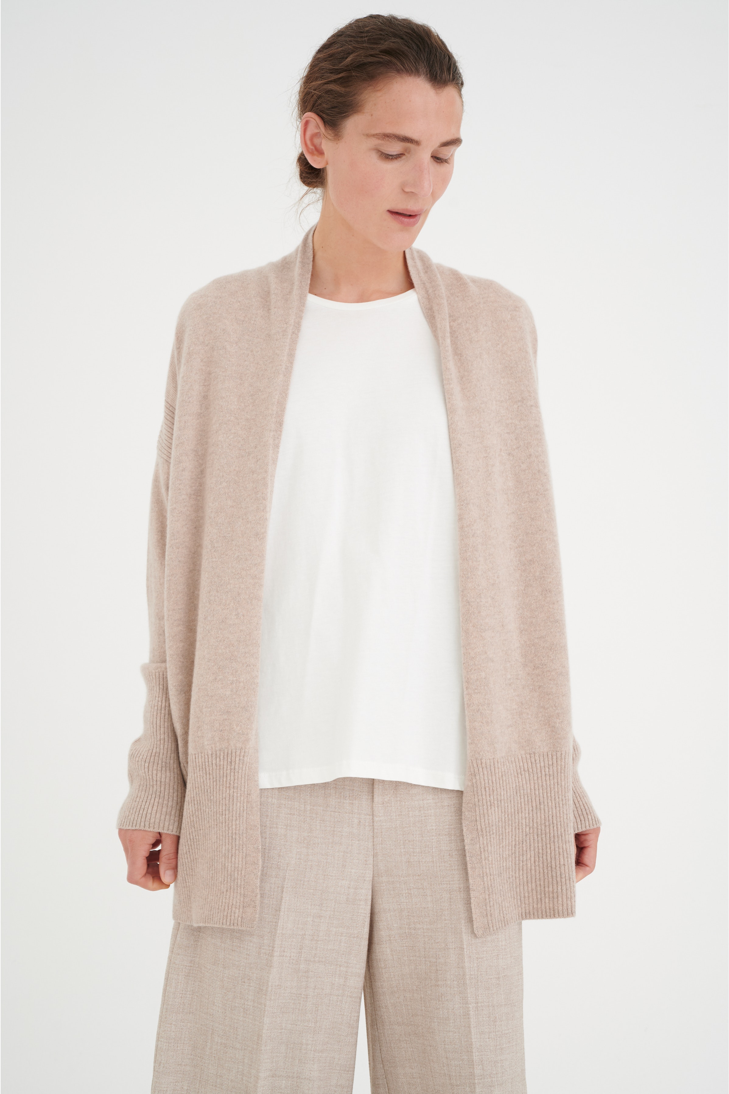 Stickad cardigan LOOKBOOK FRONT 30106694-300868