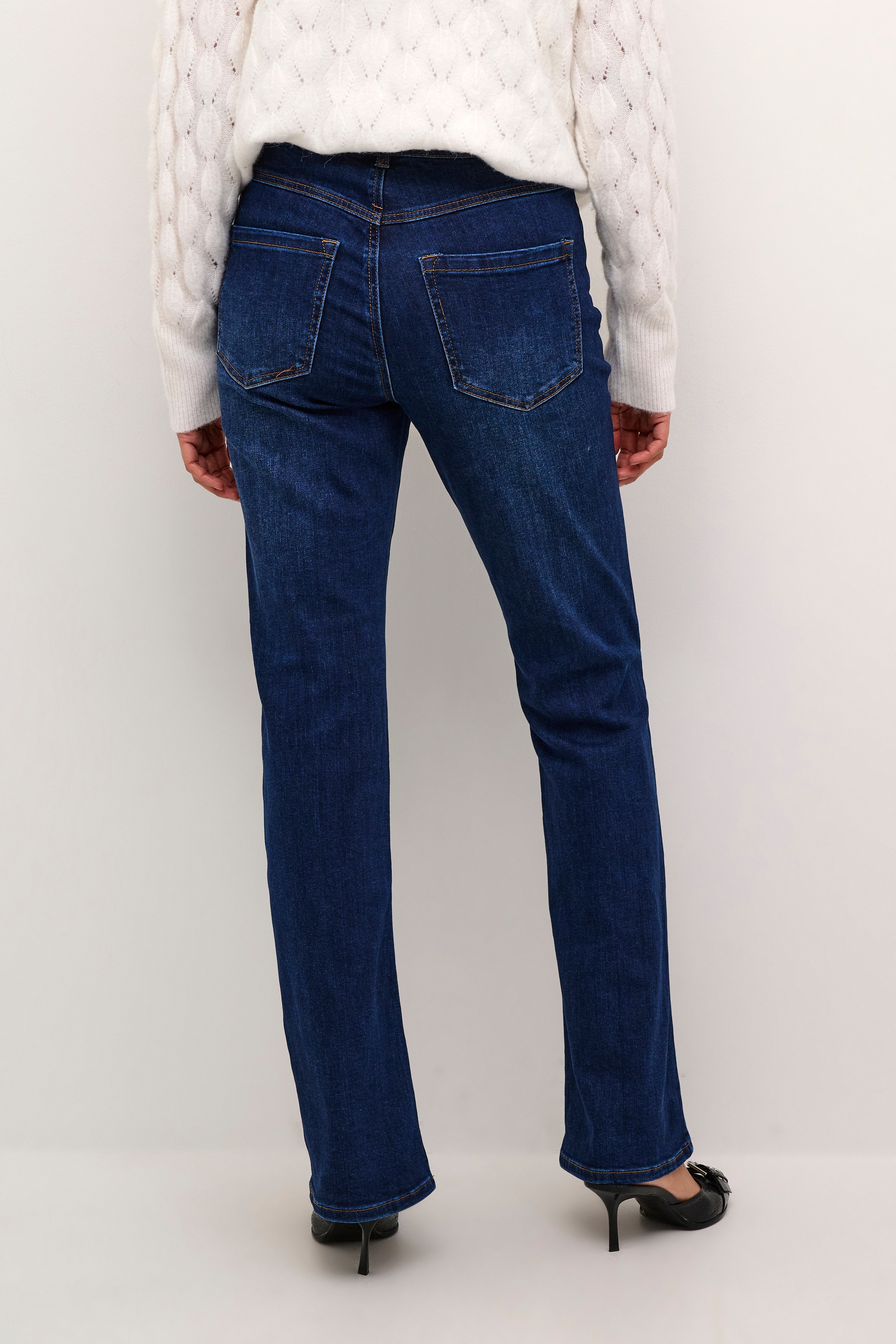 KAsinem Flared Jeans LOOKBOOK BACK 10508464-100316