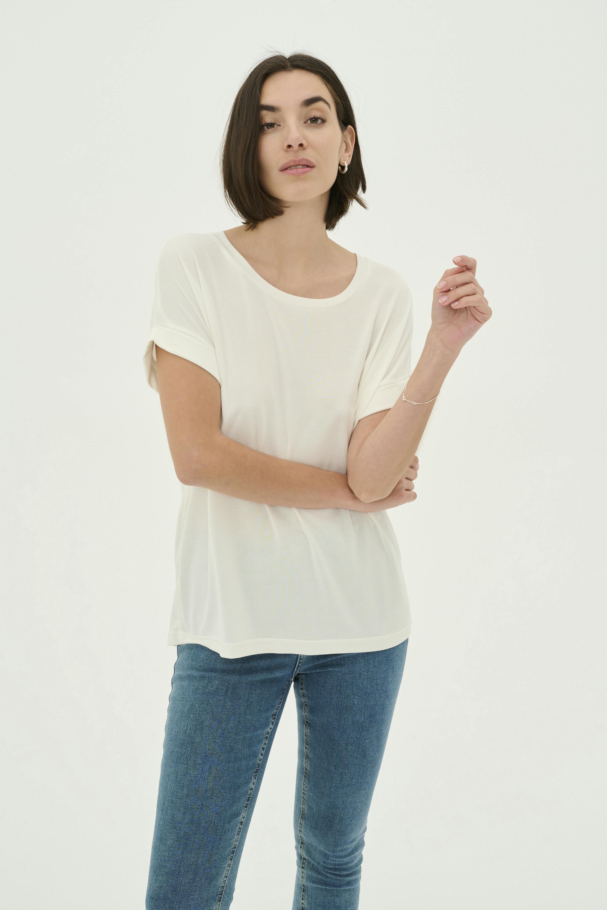 Kajsa T-shirt LOOKBOOK FRONT 50103468-5102104