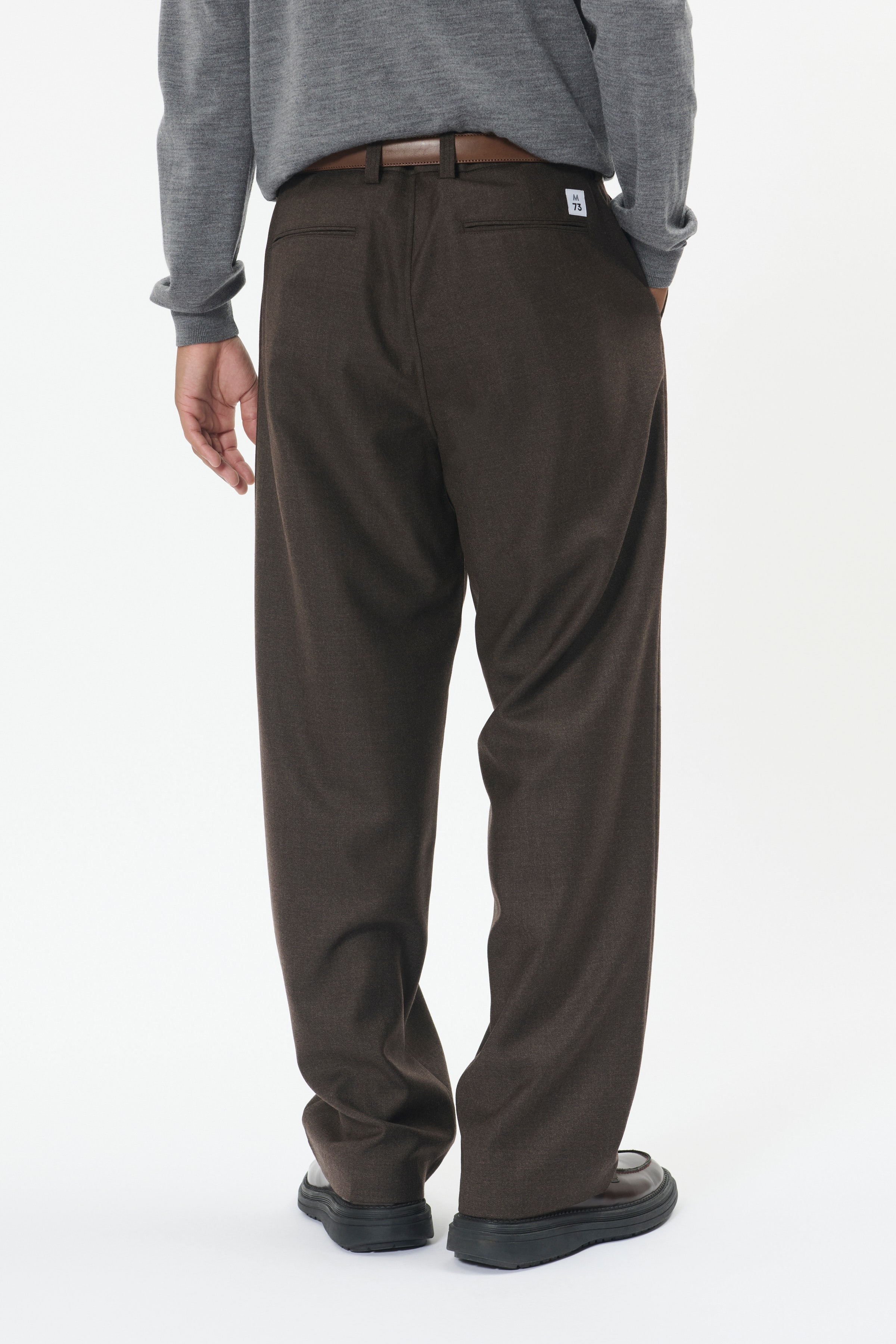 MAchino Hose LOOKBOOK BACK 30208813-191018
