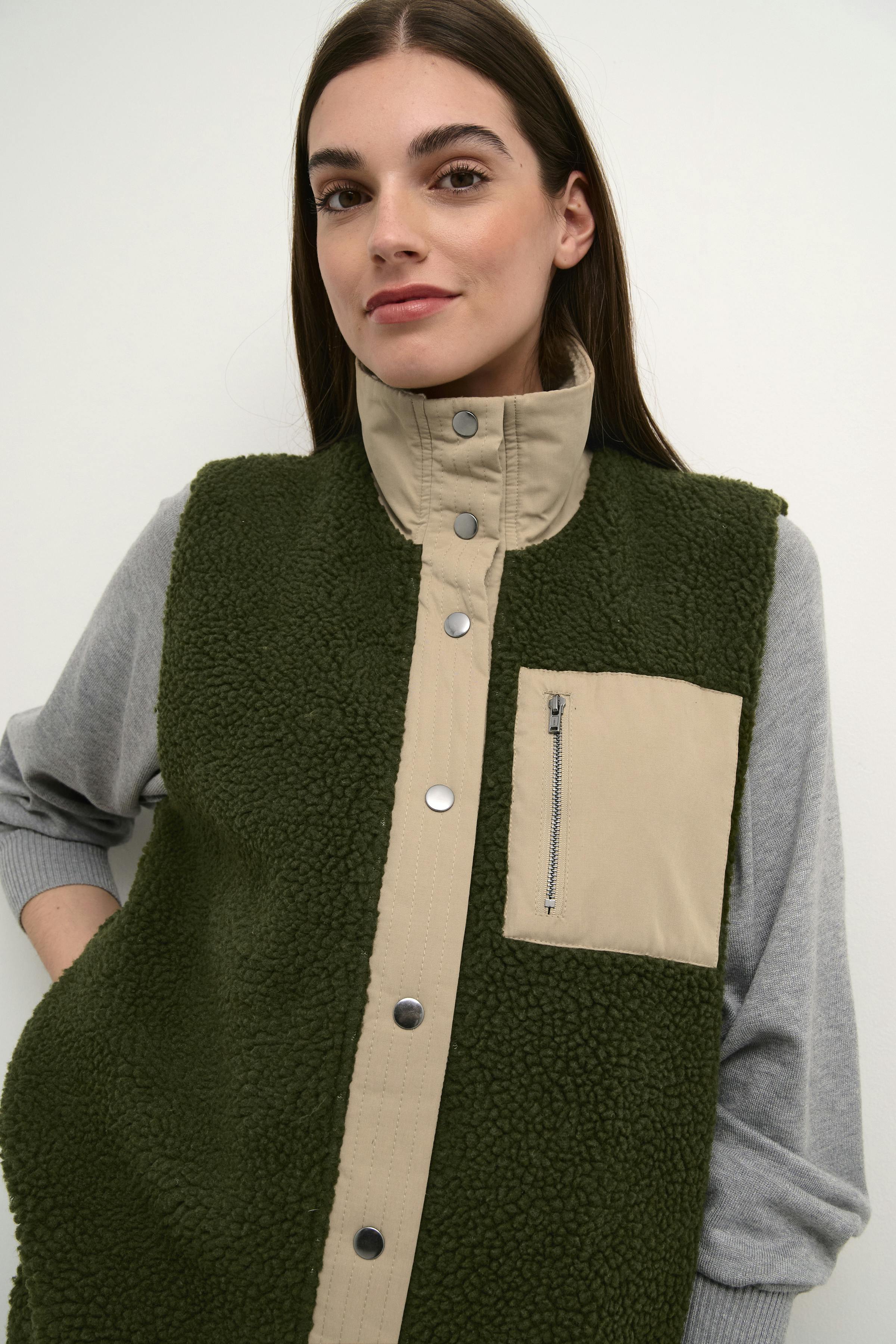 CUtally Teddy Fleece vest LOOKBOOK DETAIL 50111246-190515