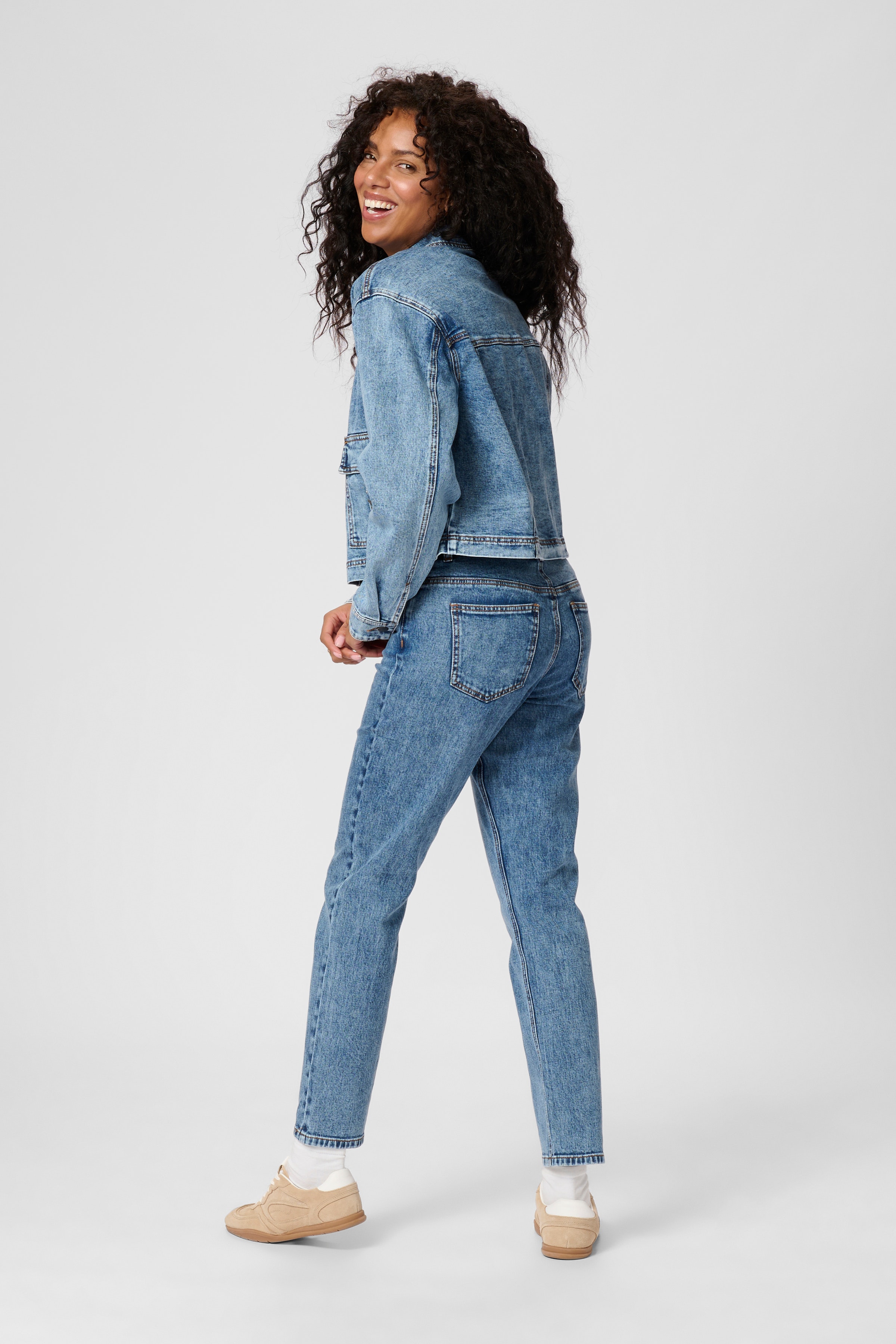 KAeloise Jeans LOOKBOOK BACK 10510130-107716