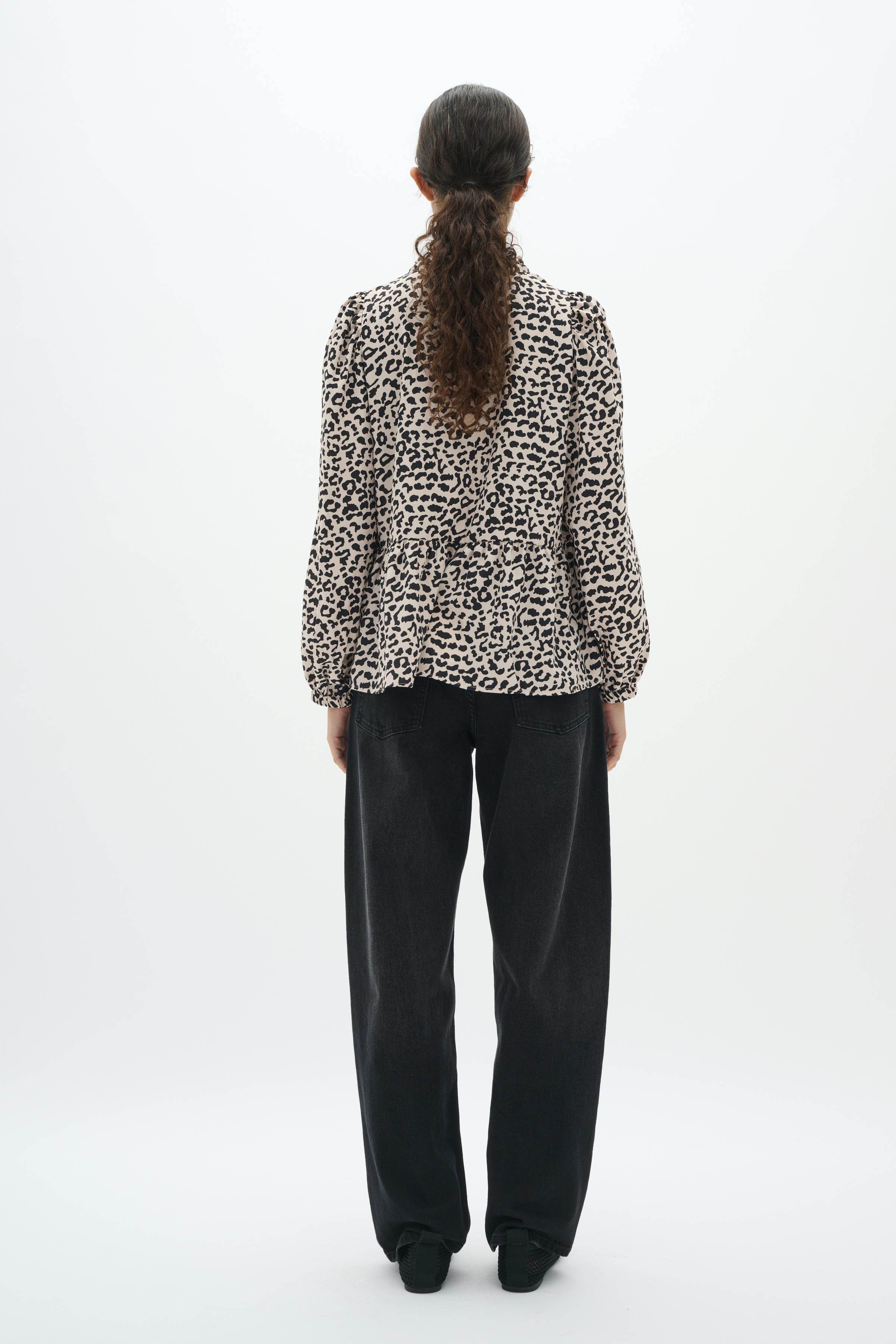 NinahIW Leopard Shirt LOOKBOOK BACK 30110400-300824